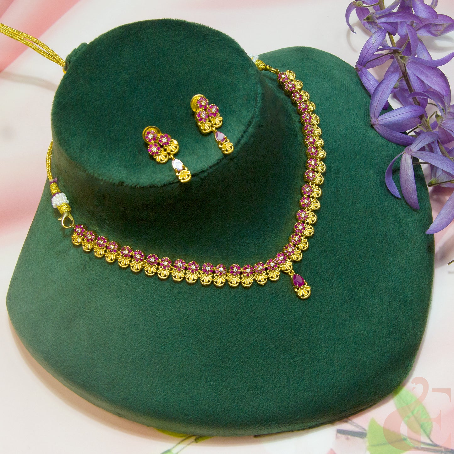 Top view of Antique AD Necklace Ruby White Set