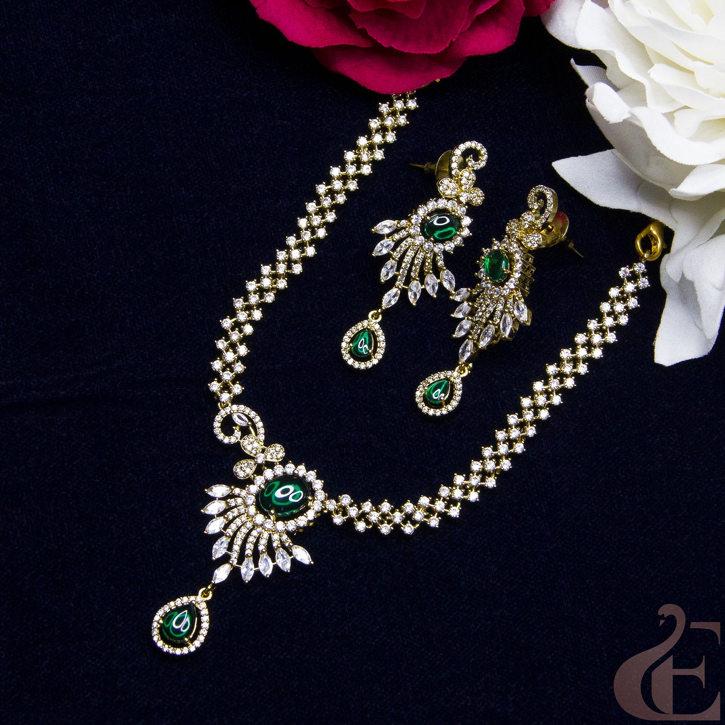 Top view of Antique Ad Necklace Set Green stones 04