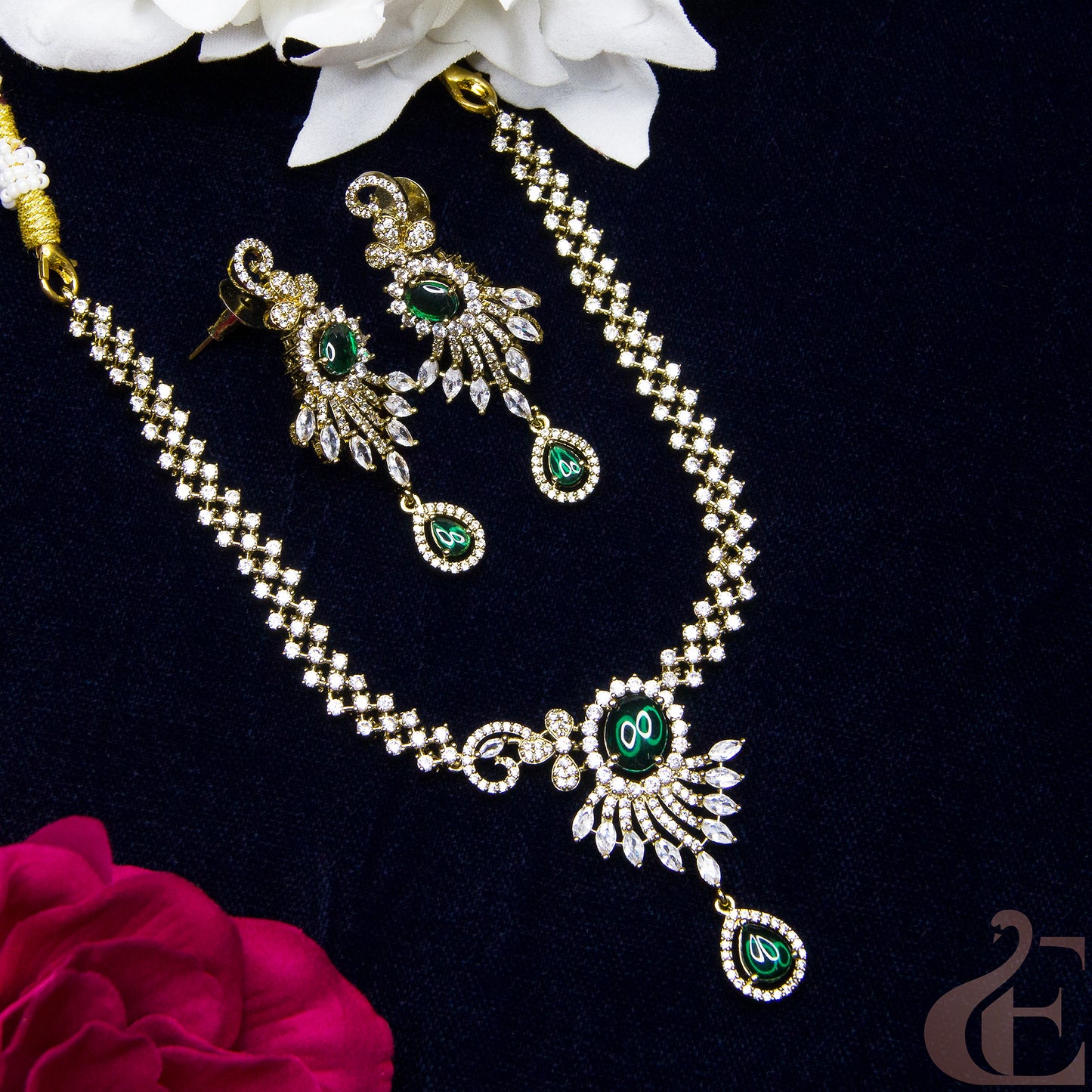 Top view of Antique Ad Necklace Set Green stones