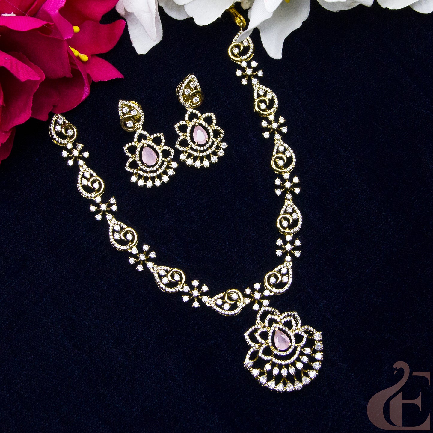 Top view of Antique Ad Necklace Set Pink