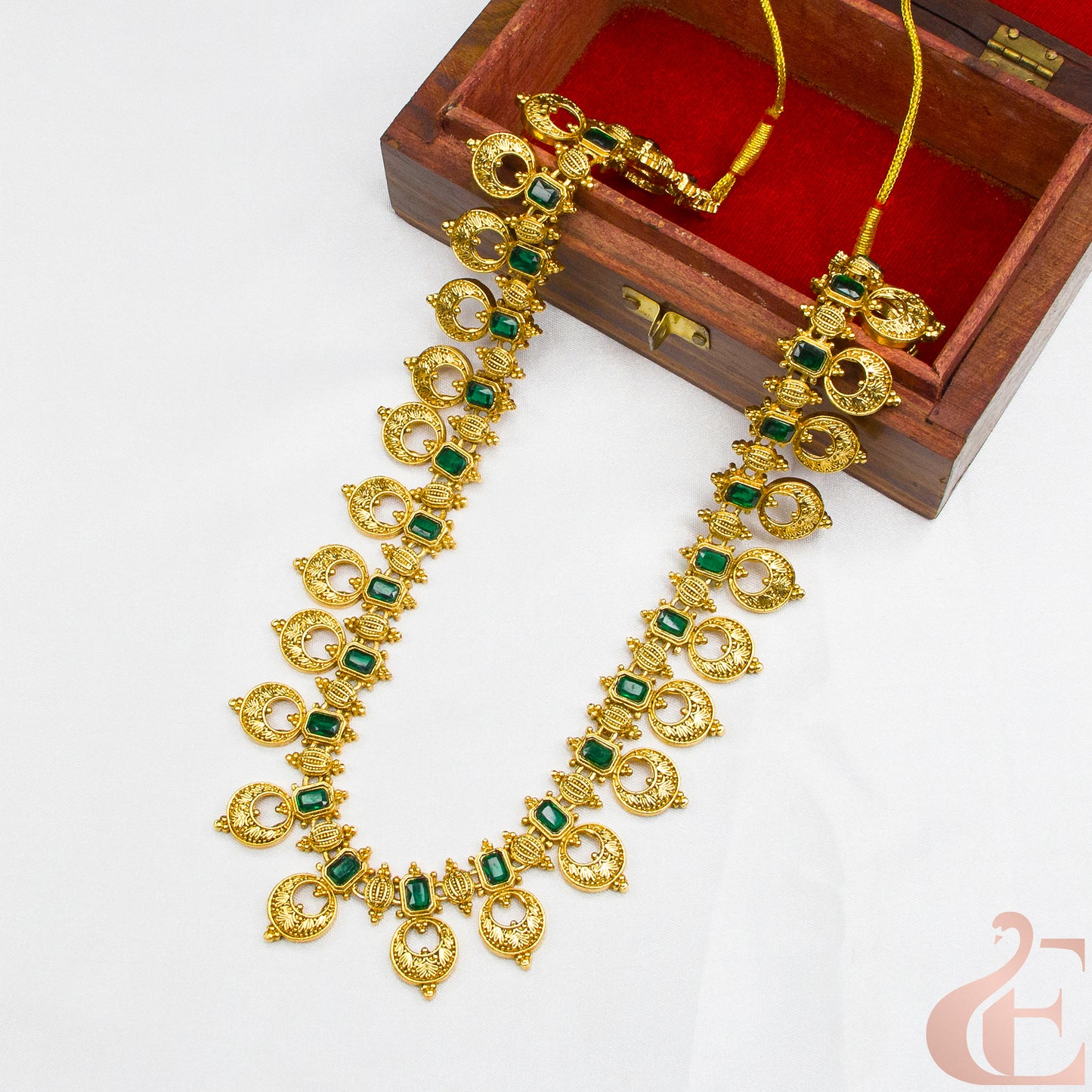 Top view of Antique Long Necklace Green Stone