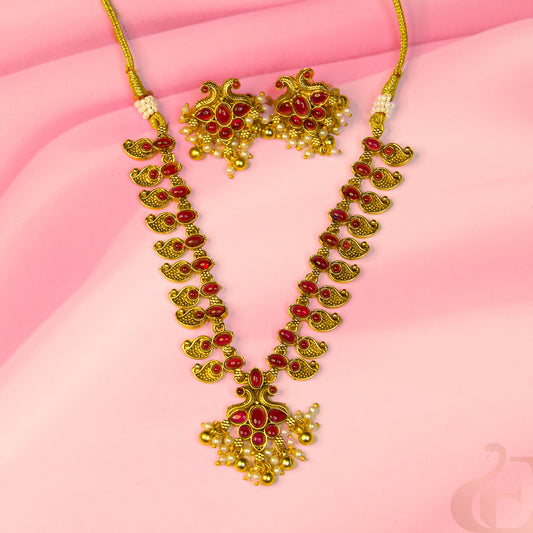 Top view of Antique Necklace & Earrings Ruby Stones