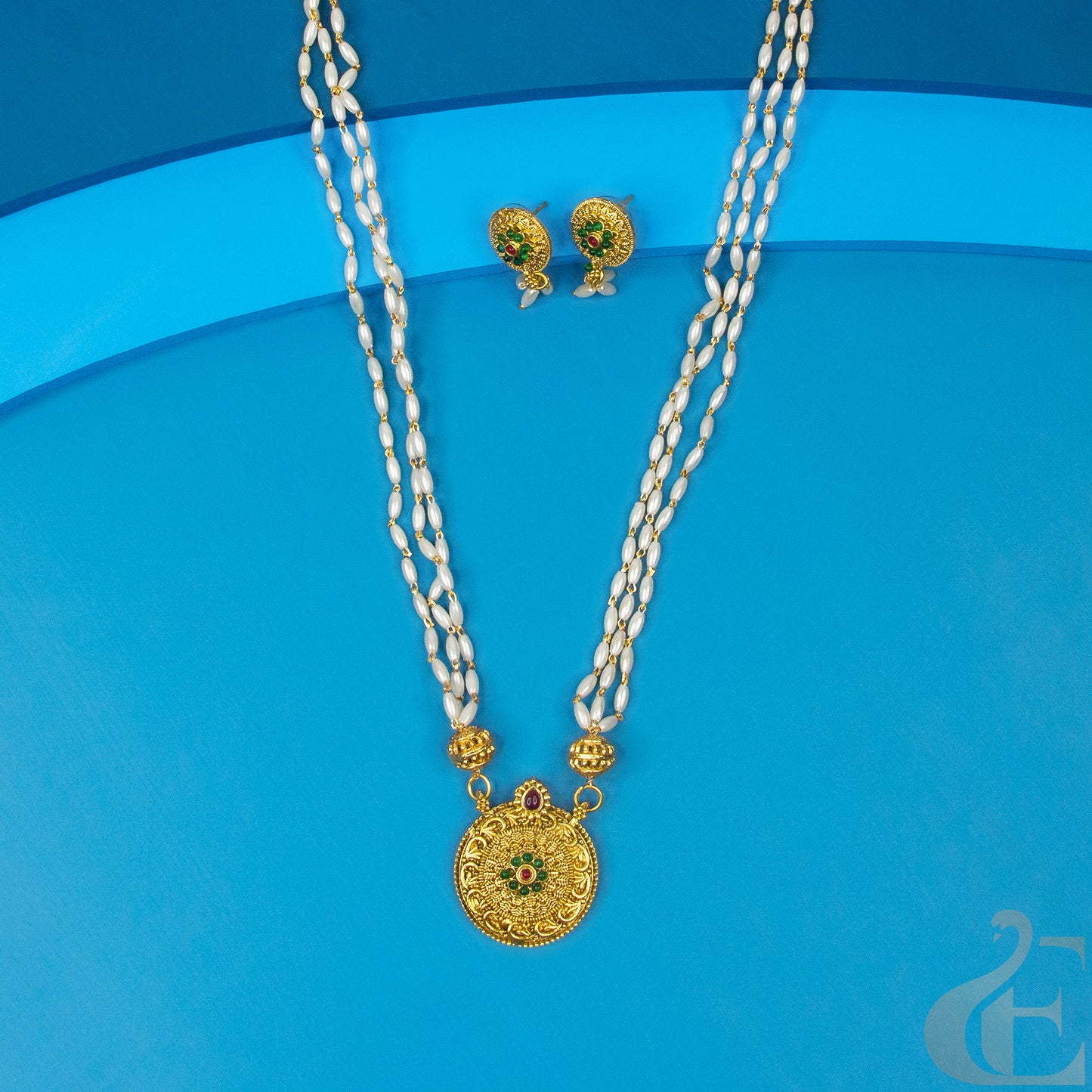 Top view of Antique Necklace & Earrings Ruby Green stones