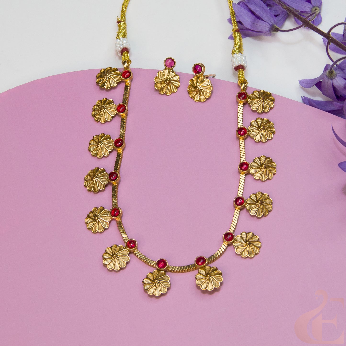 Top view of Antique Necklace & Earrings Ruby stones