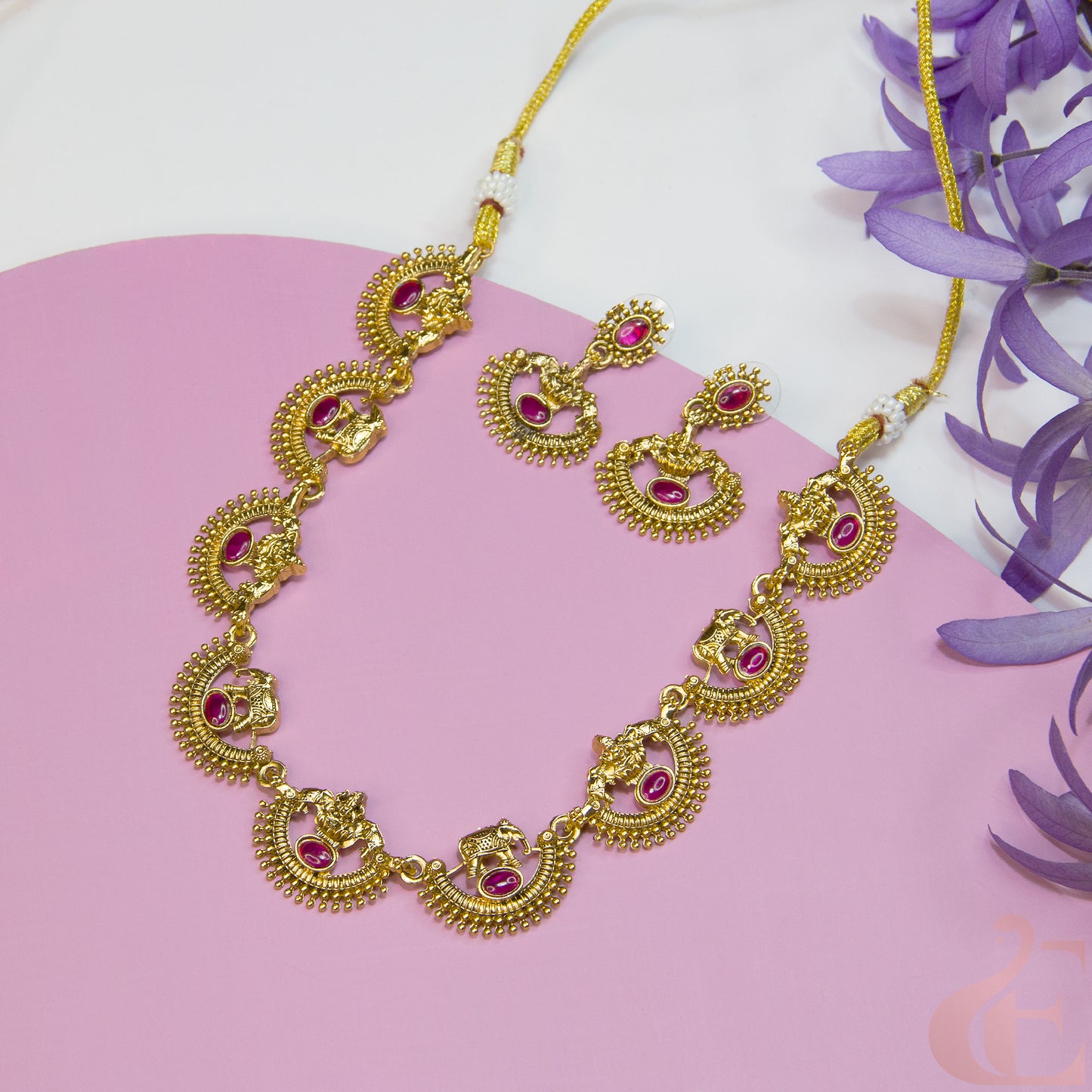 Top view of Antique Necklace & Earrings Ruby stones