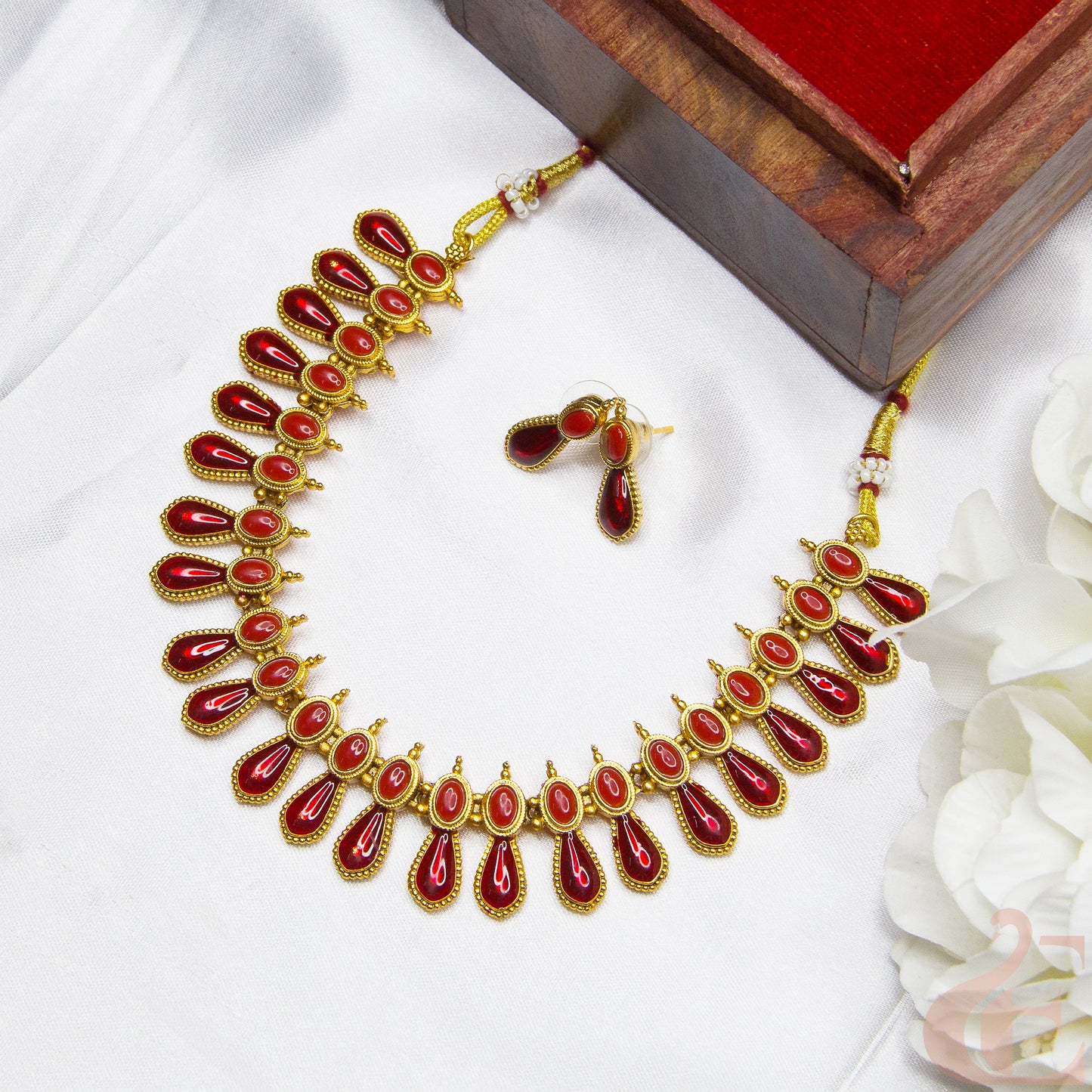 Top view of Antique Necklace & Earrings Red stones