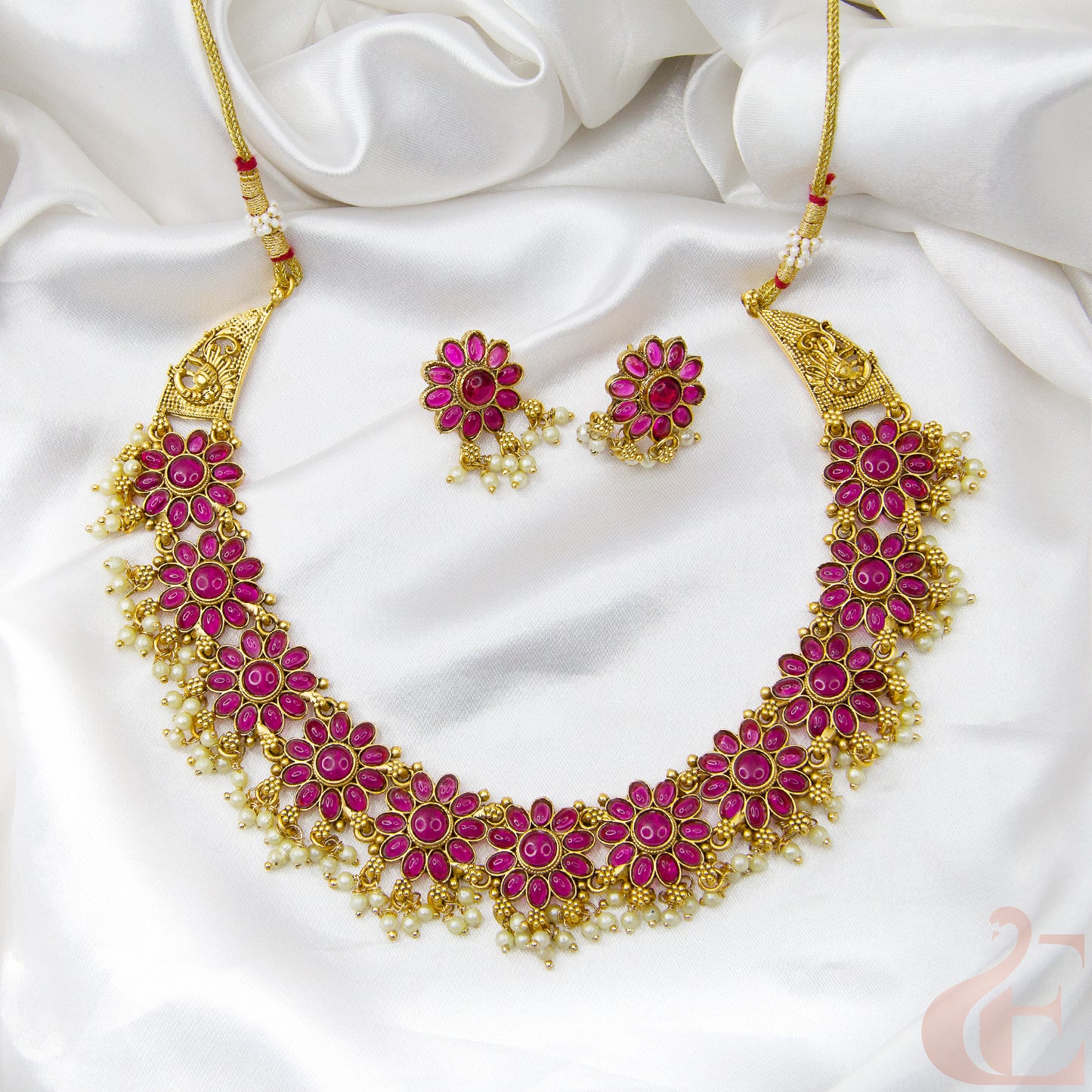 Top view of Antique Necklace & Earrings Ruby stones