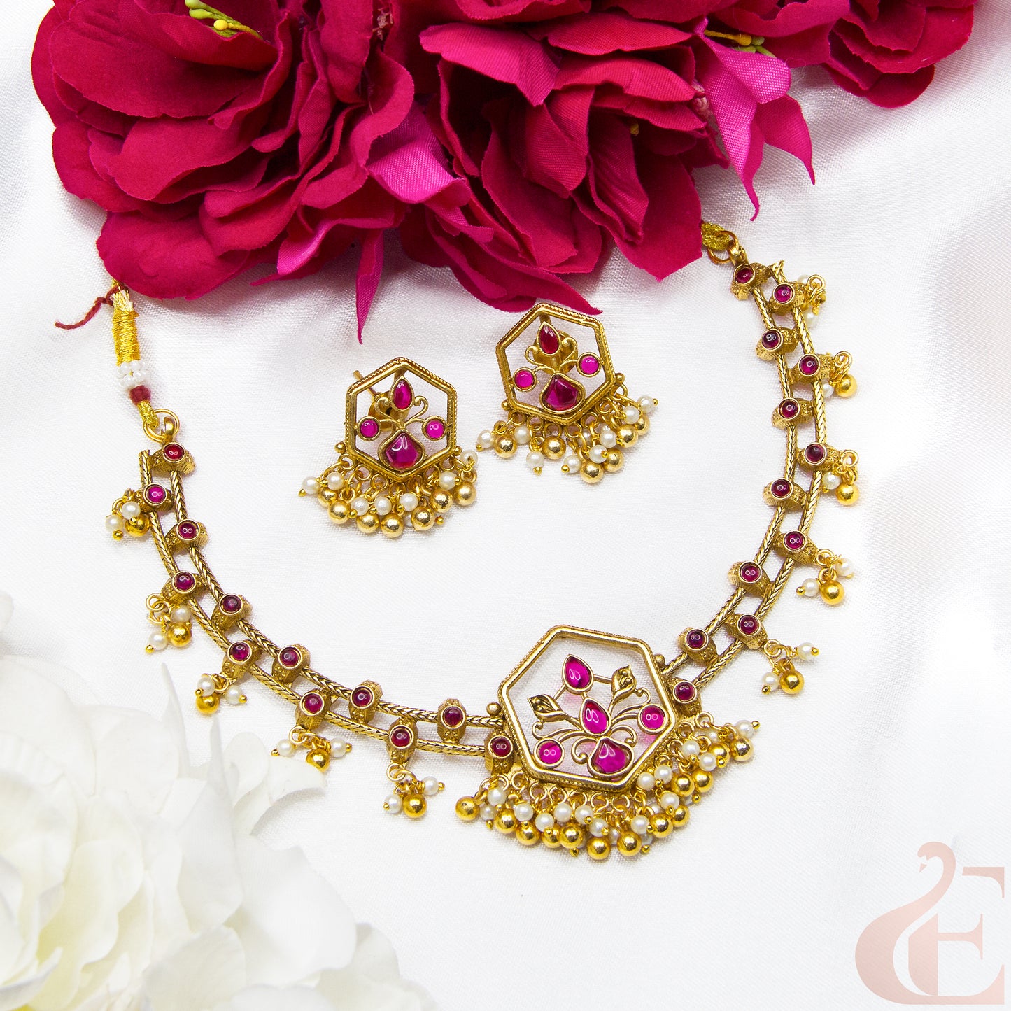Top view of Antique Necklace & Earrings ruby stones 126