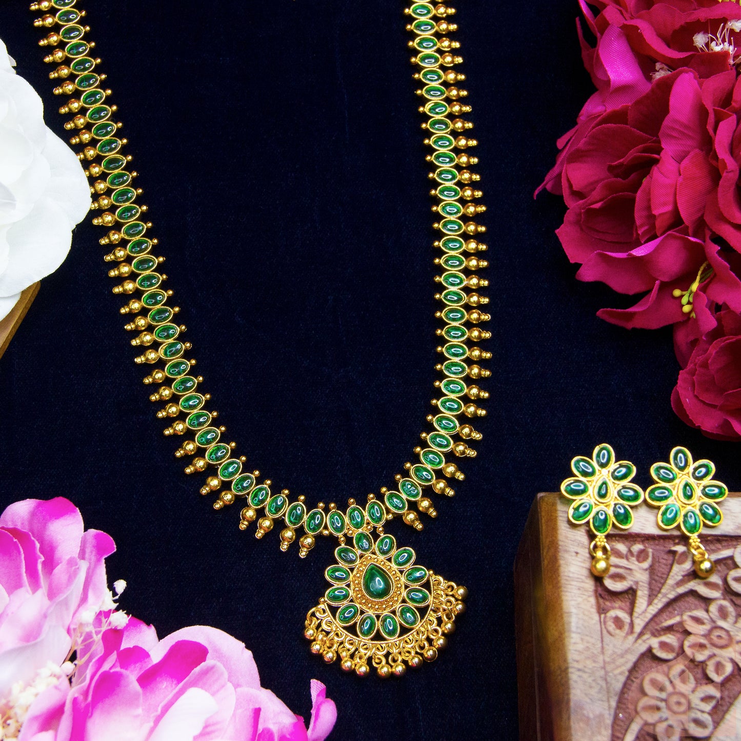 Top view of Antique long Necklace & Earrings Green stones