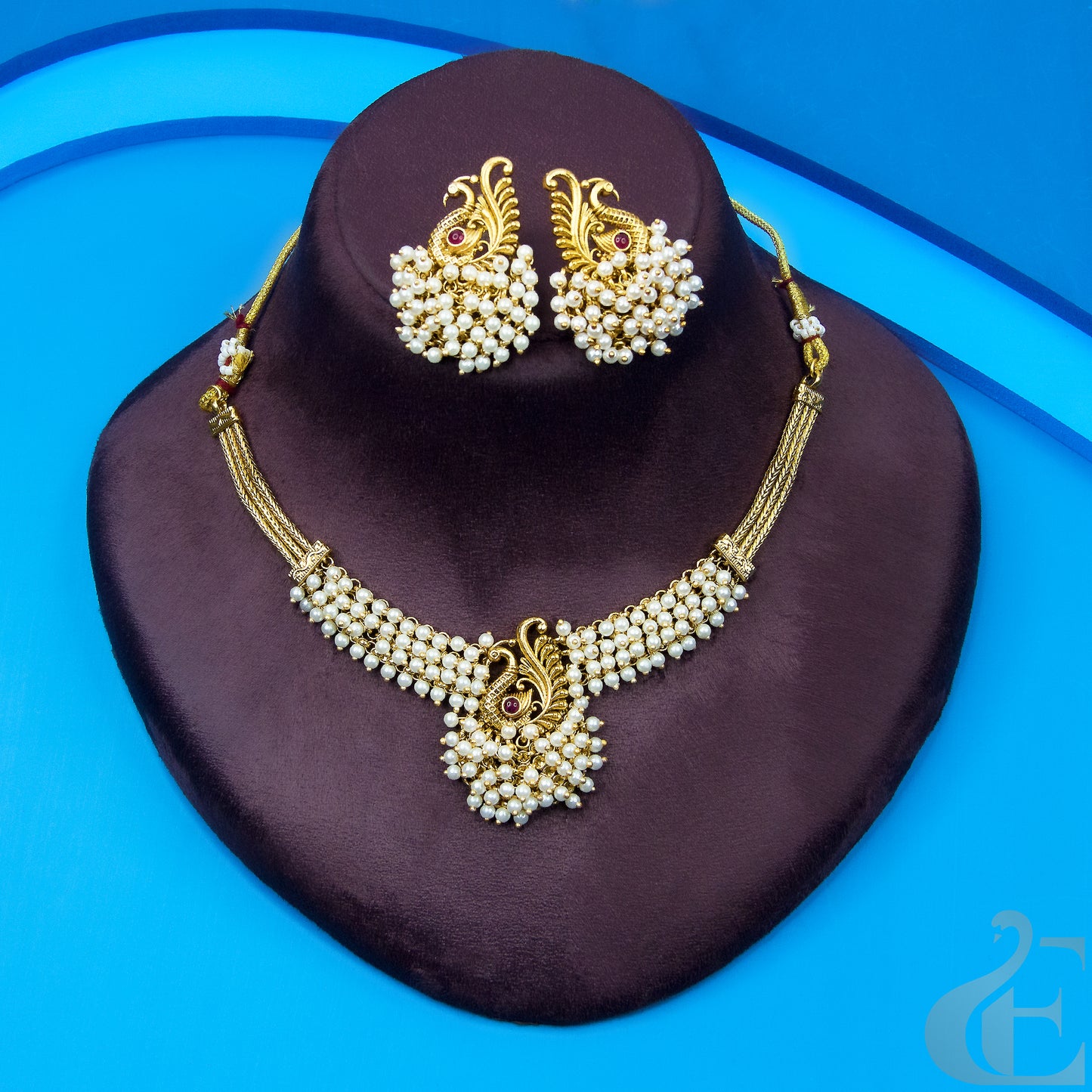 Top view of Beautiful Antique Pearl Choker Set white and ruby