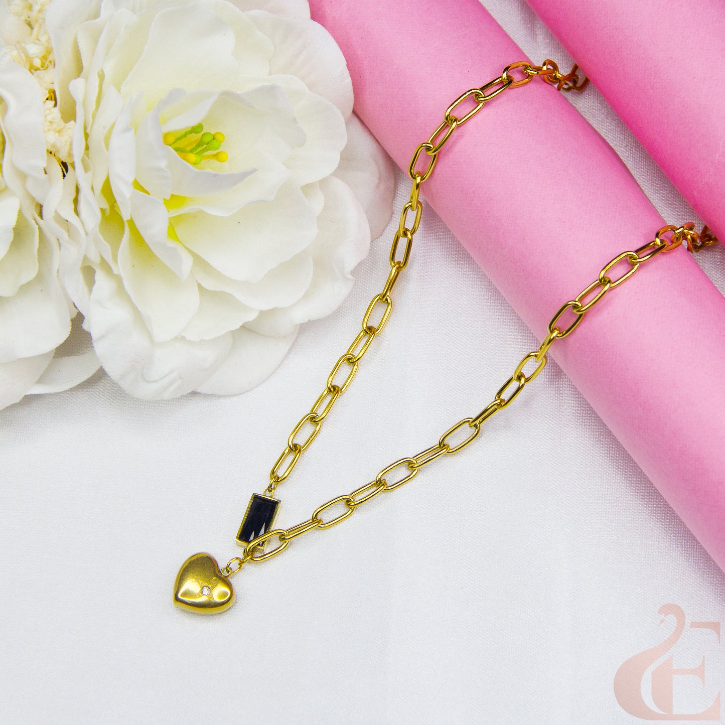 Top view of Heart Necklace Stainless Steel Chain Fashion Jewelry Simple Heart