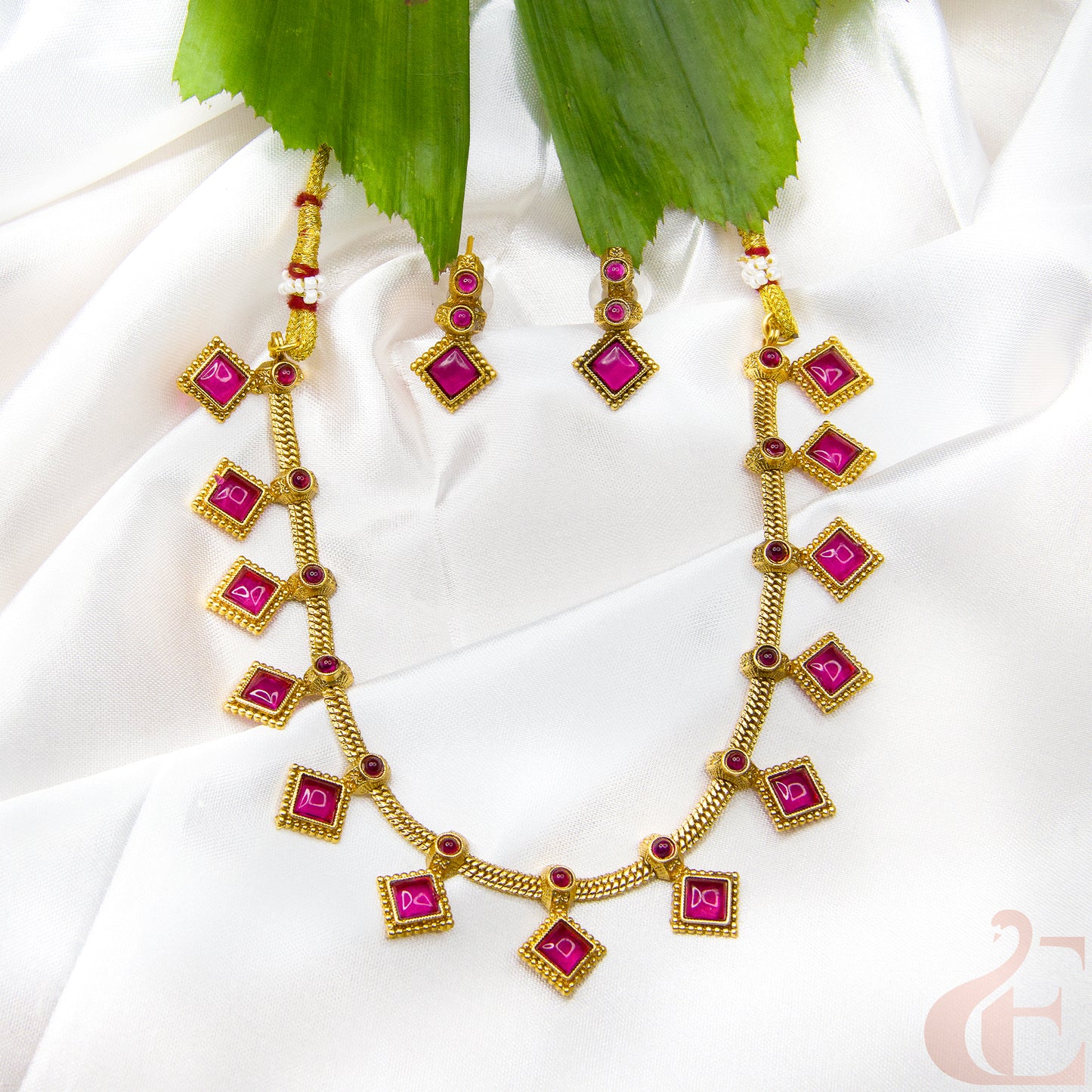 Top view of Kemp stone short Necklace with Earring Ruby Stones