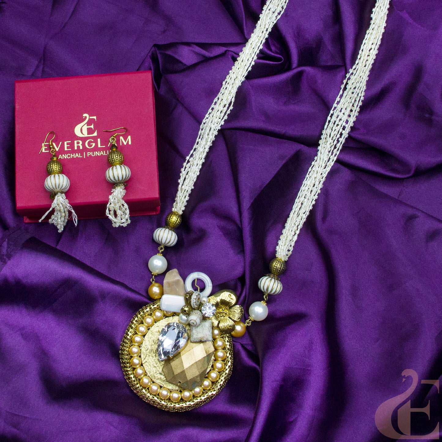 Top view of Kundan Necklace & Earrings, pearls