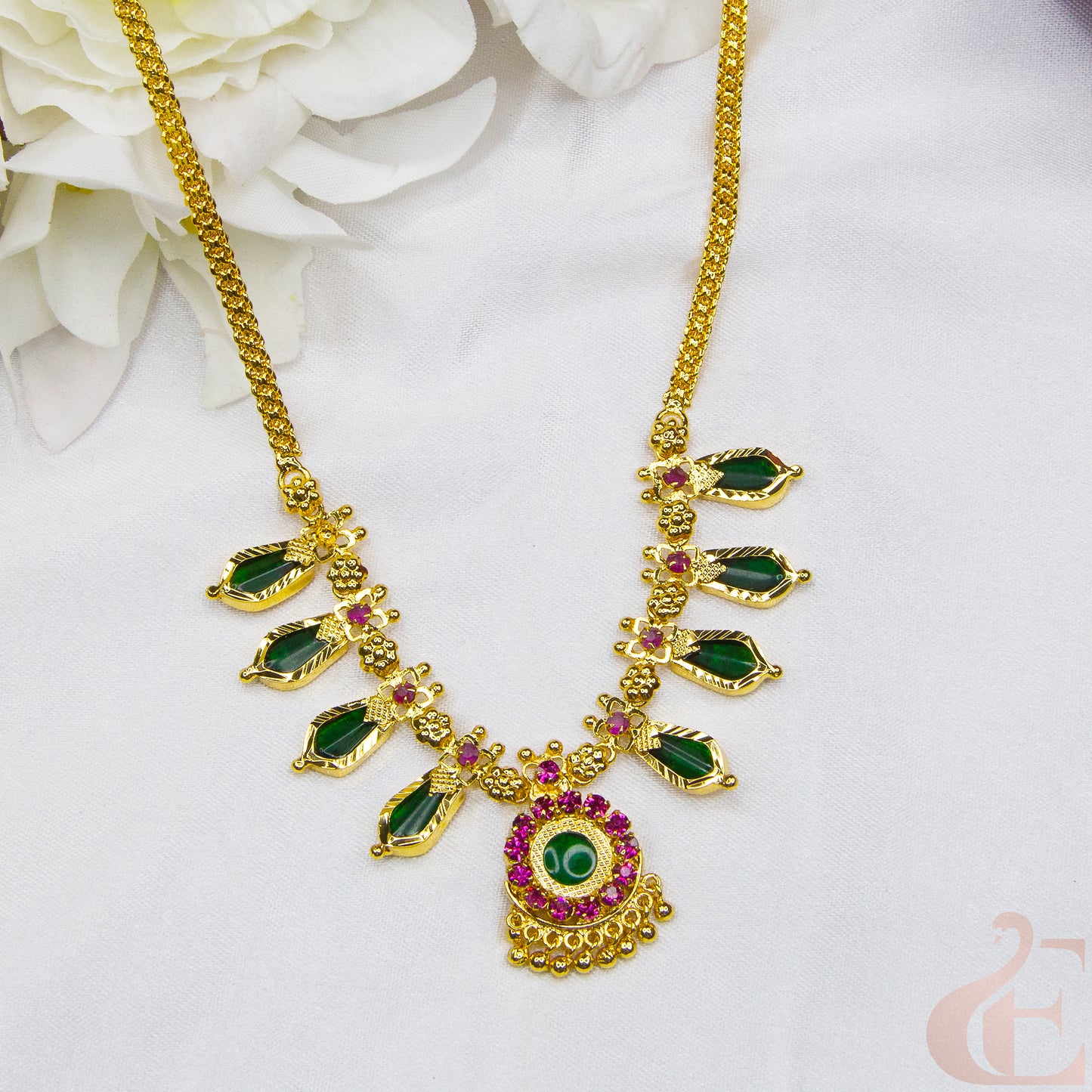Top view of Palakka Necklace Nagapadam Design Ruby green