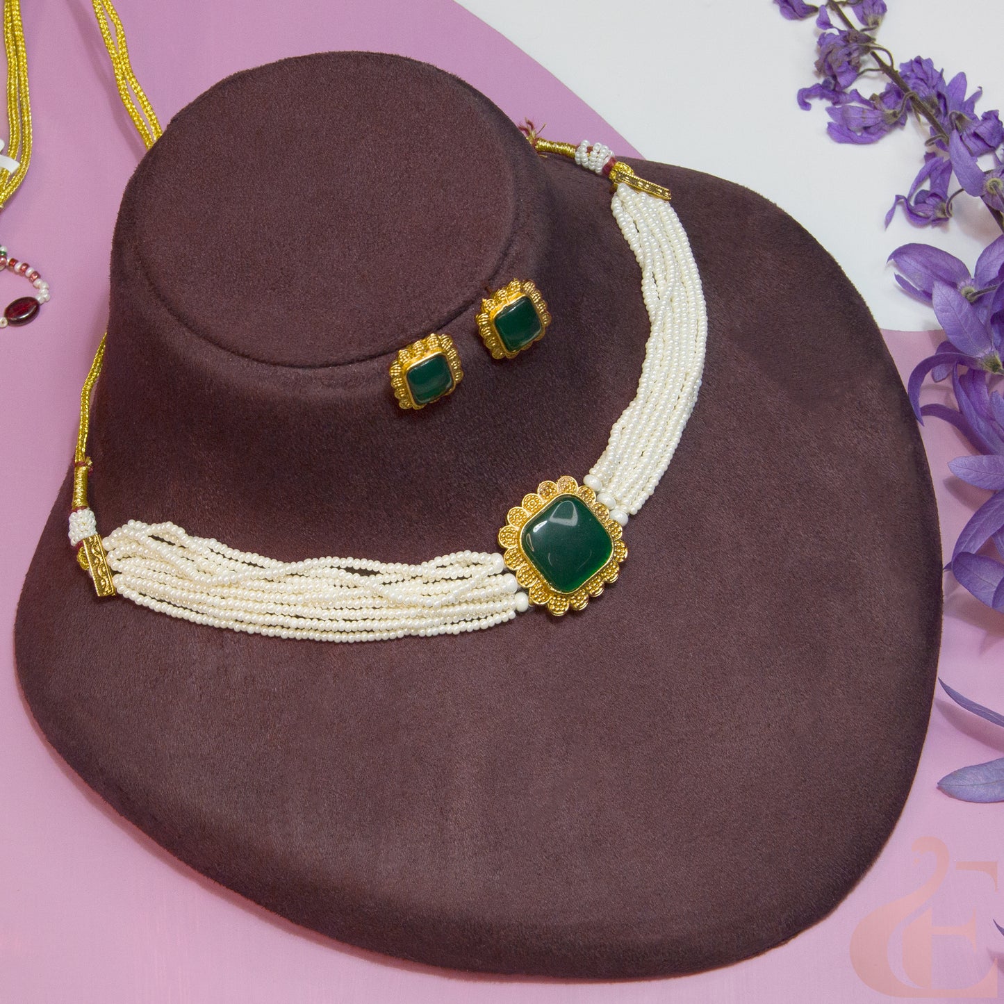 Top view of Pearls Chain Choker & Earrings Green stones