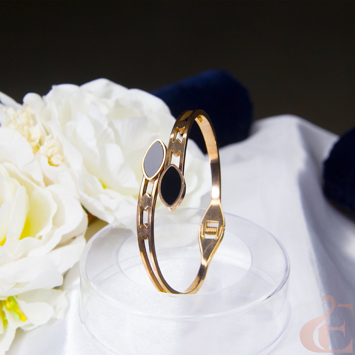 Front view of Stainless Steel Openable Bracelet Blcak stones