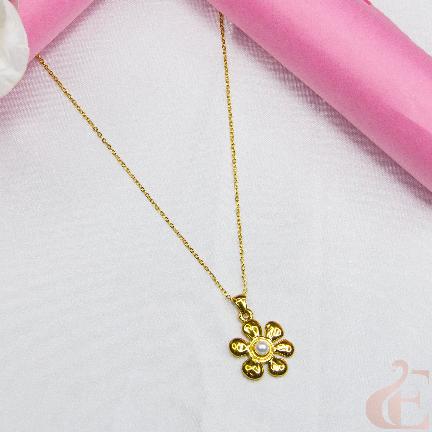 Top view of Stainless Steel Simple Chain With Pendent