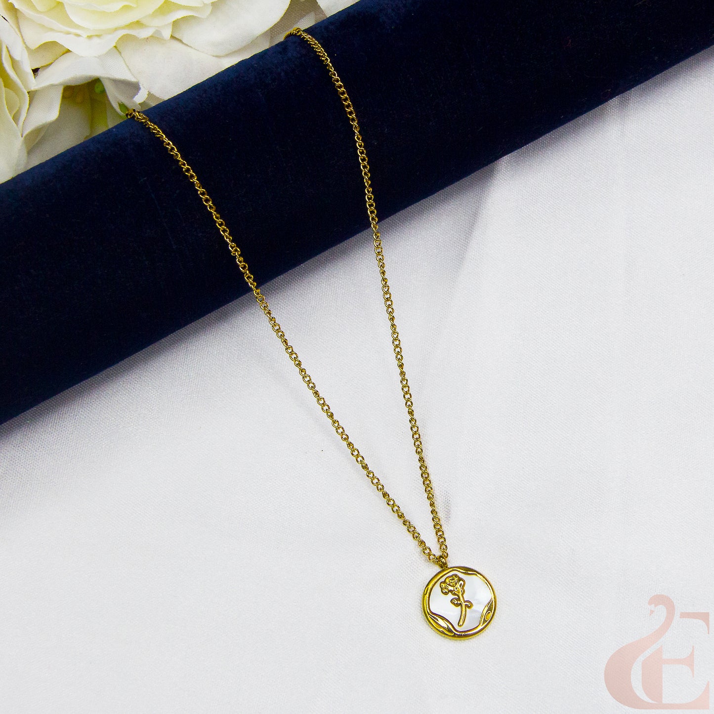 Top view of Stainless Steel Simple Chain With Pendent