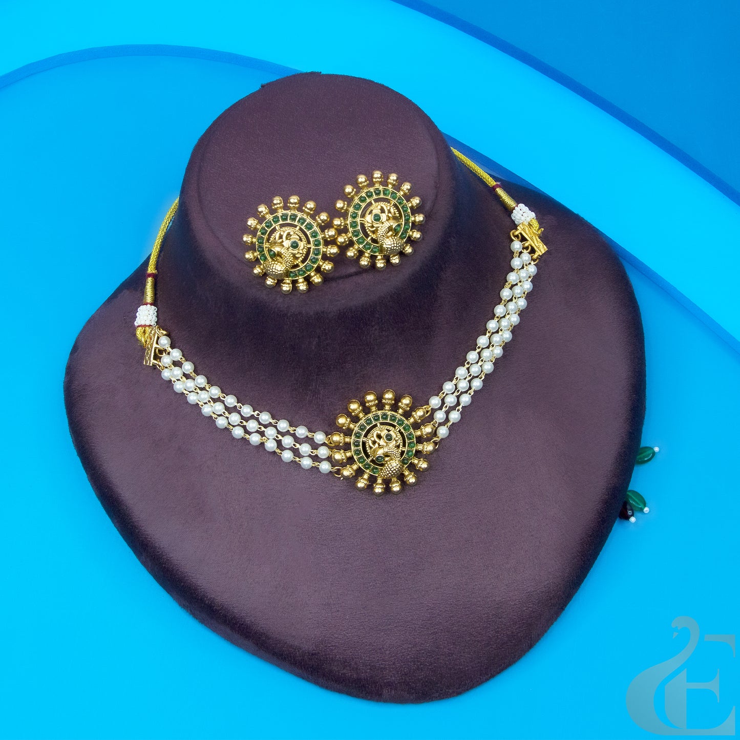 Top view of Three Layers White Pearl Choker Set Green stones