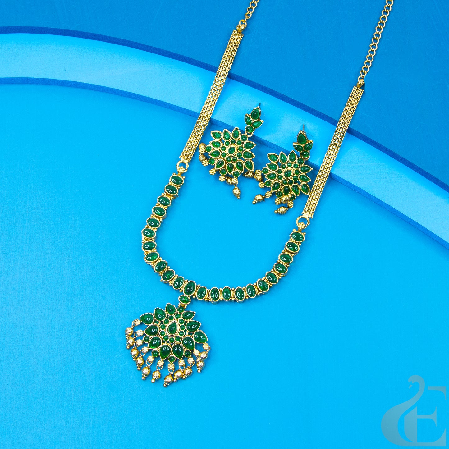 Traditional Antique Green Necklace With Earrings Green stones