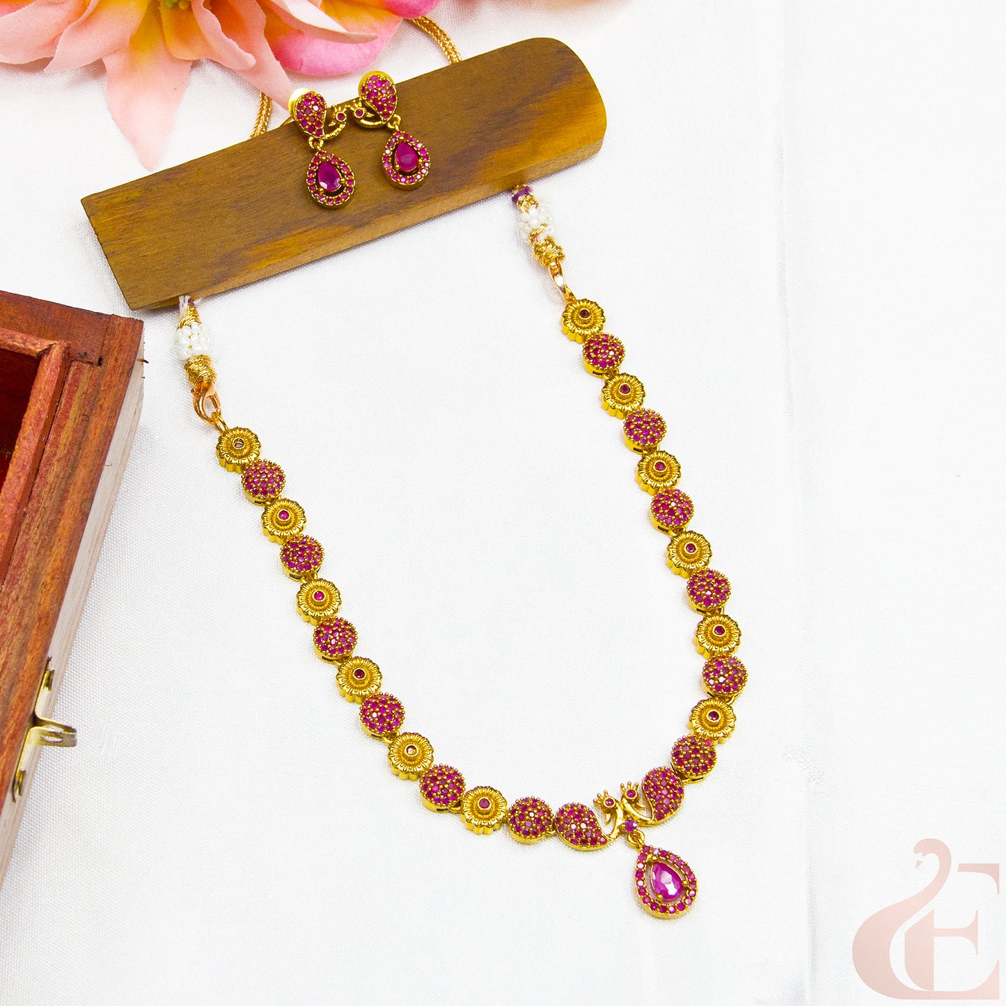 Top view of Antique AD Necklace & Earrings ruby green 