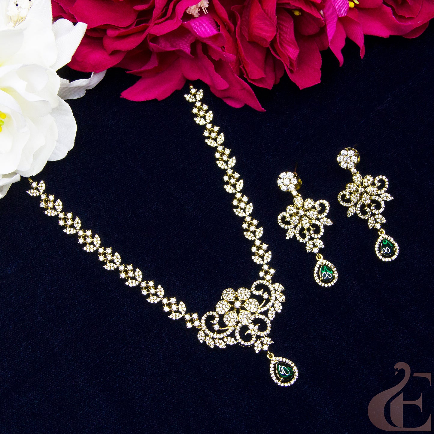 Top view of Antique Ad Necklace Set Green stone 