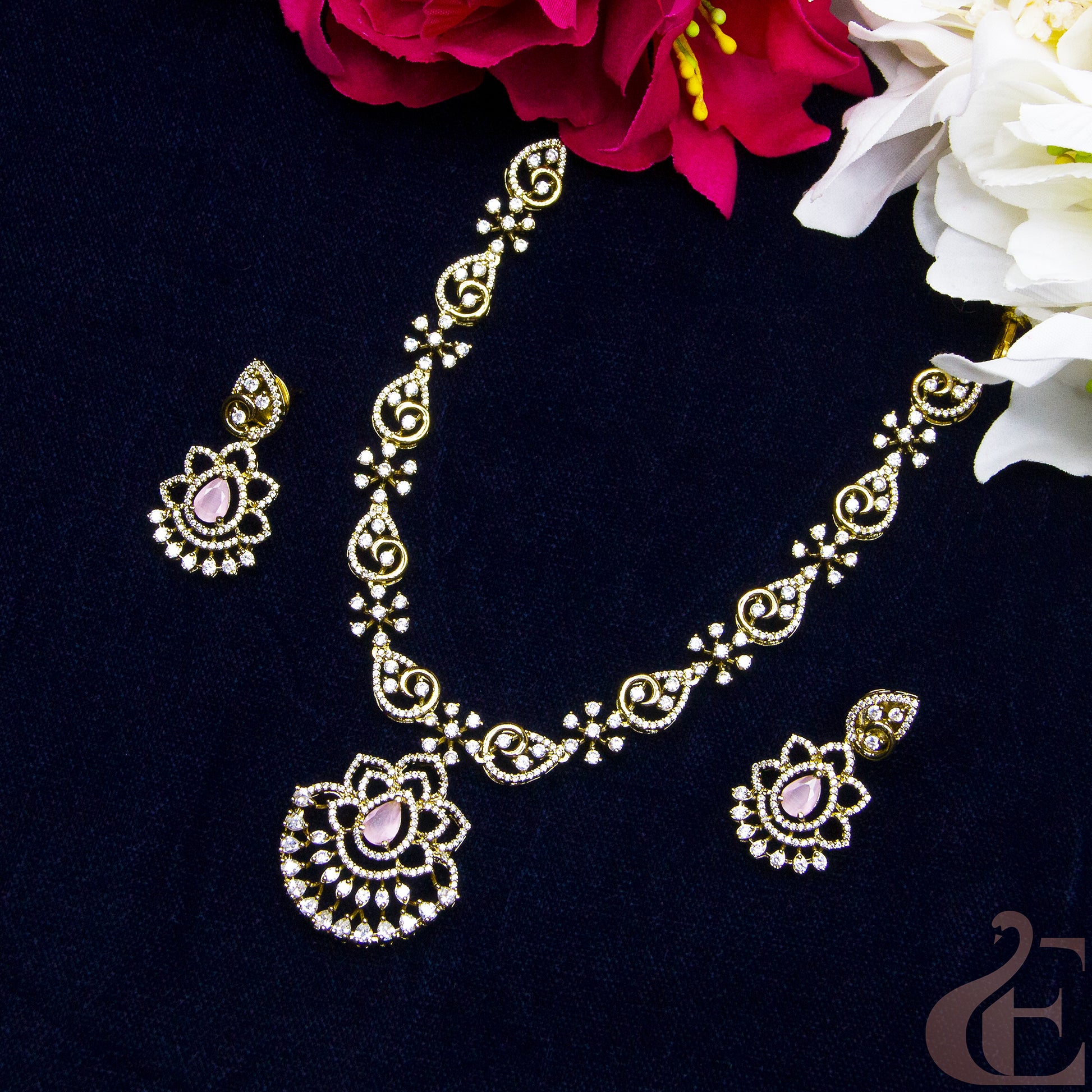Top view of Antique Ad Necklace Set Pink 