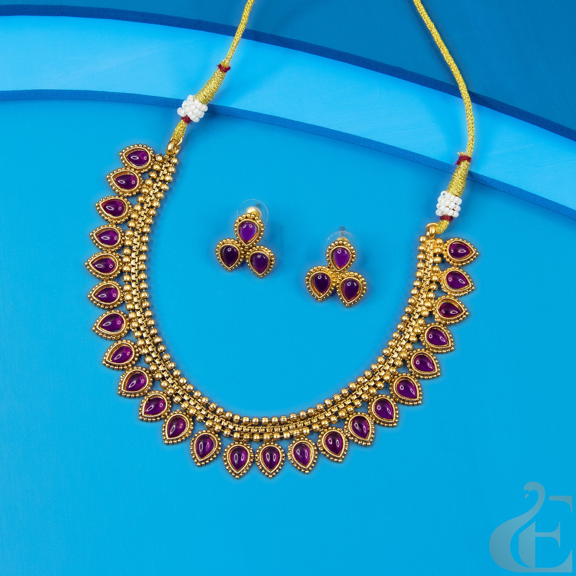 Top view of Antique Necklace & Earrings Ruby stones 