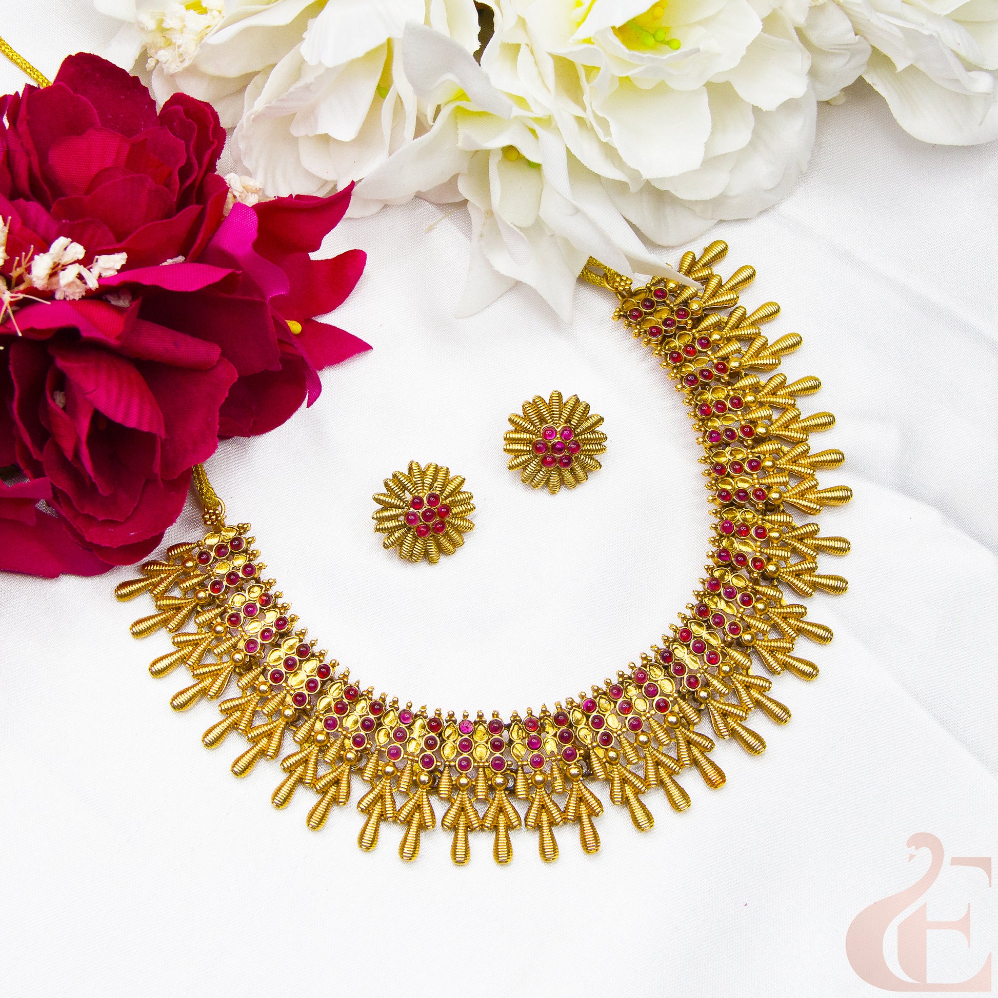 Top view of Antique Necklace & Earrings Ruby stones