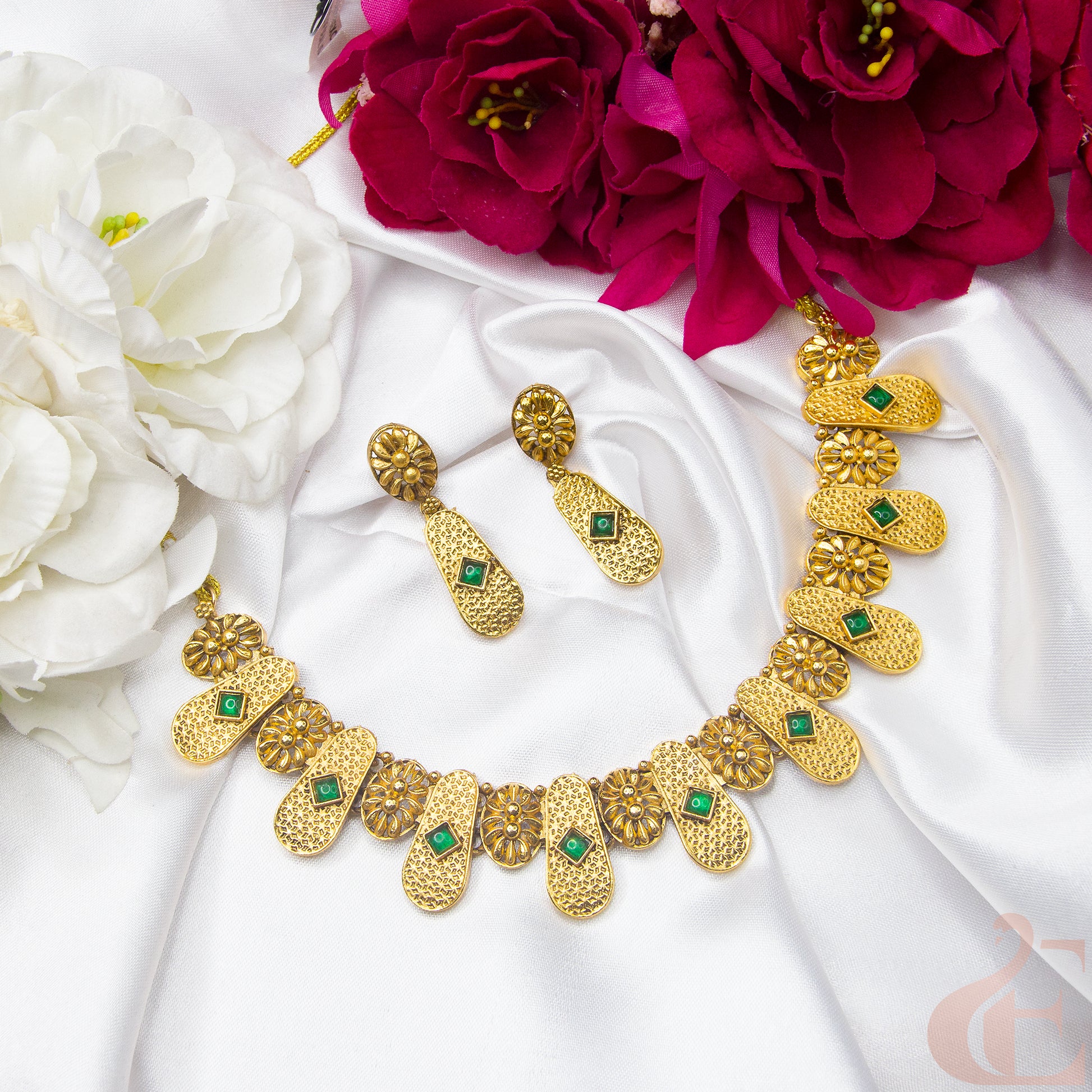 Top view of Antique Necklace & Earrings , Green stones  131