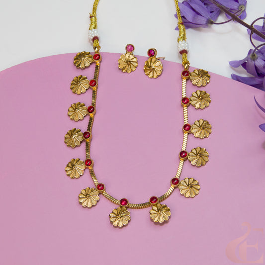 Top view of Antique Necklace & Earrings Ruby stones