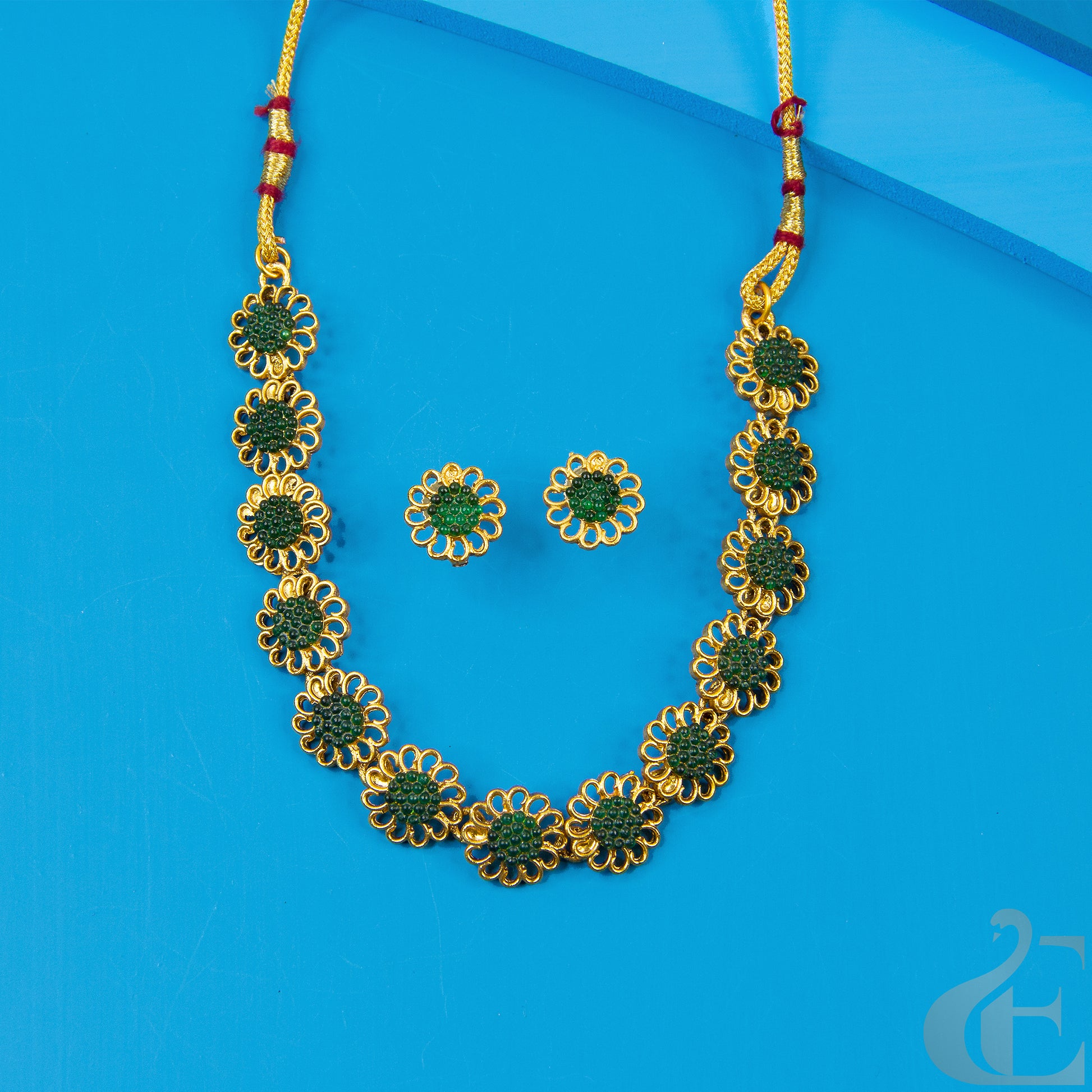 Top view  of Antique Necklace & Earrings , Green  color 