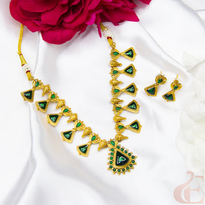 Top view of Antique Necklace & Earrings Green stones 122