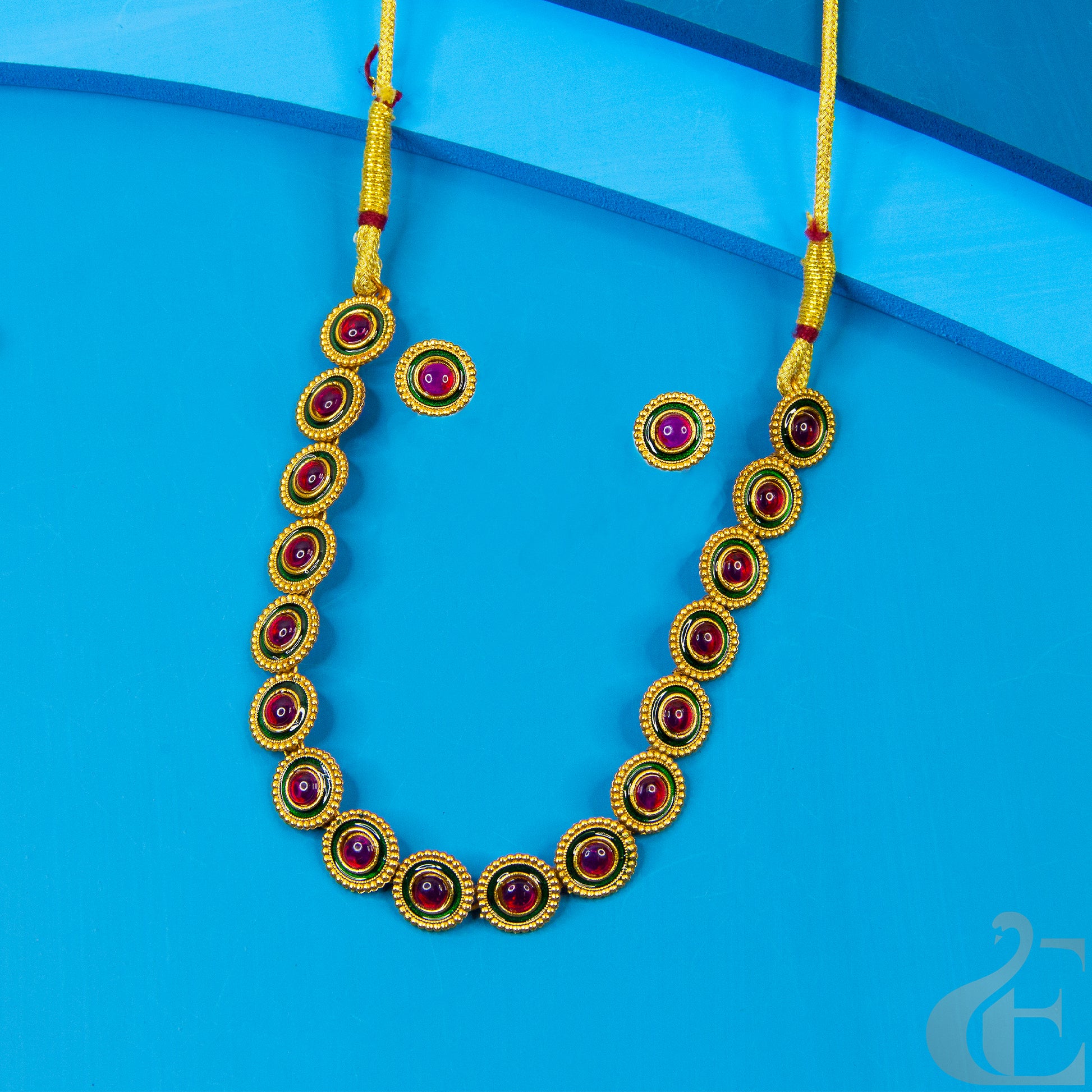 Top view of Antique Necklace & Earrings Ruby Green color