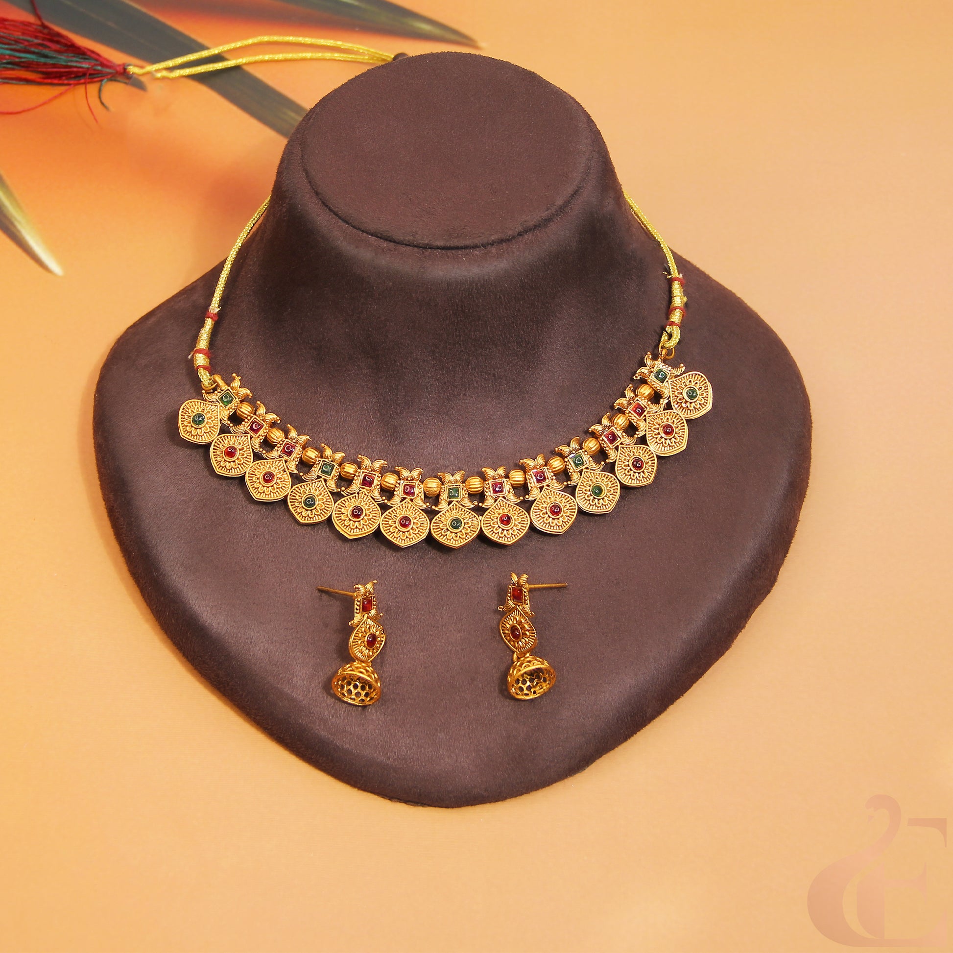 Top view of Antique Necklace & Earrings Ruby green 