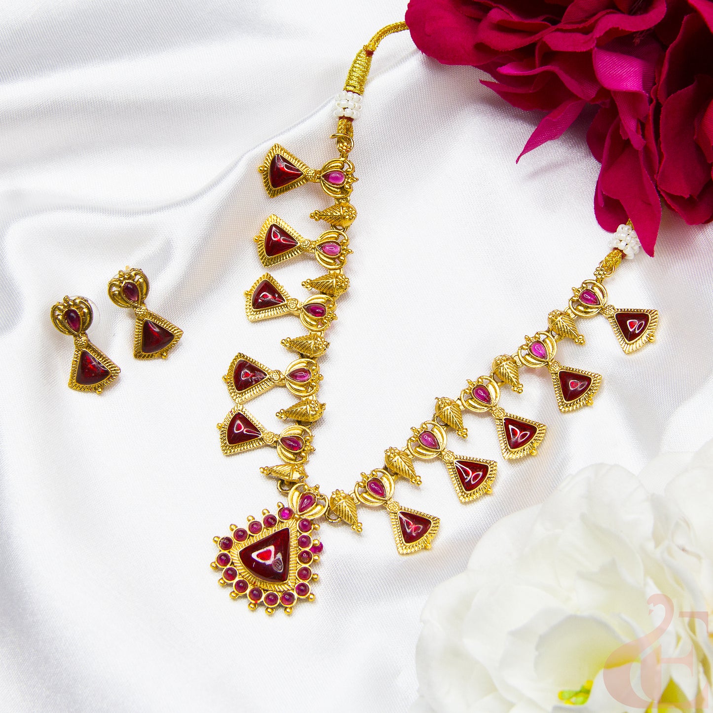Top view of Antique Necklace & Earrings Ruby stones 122