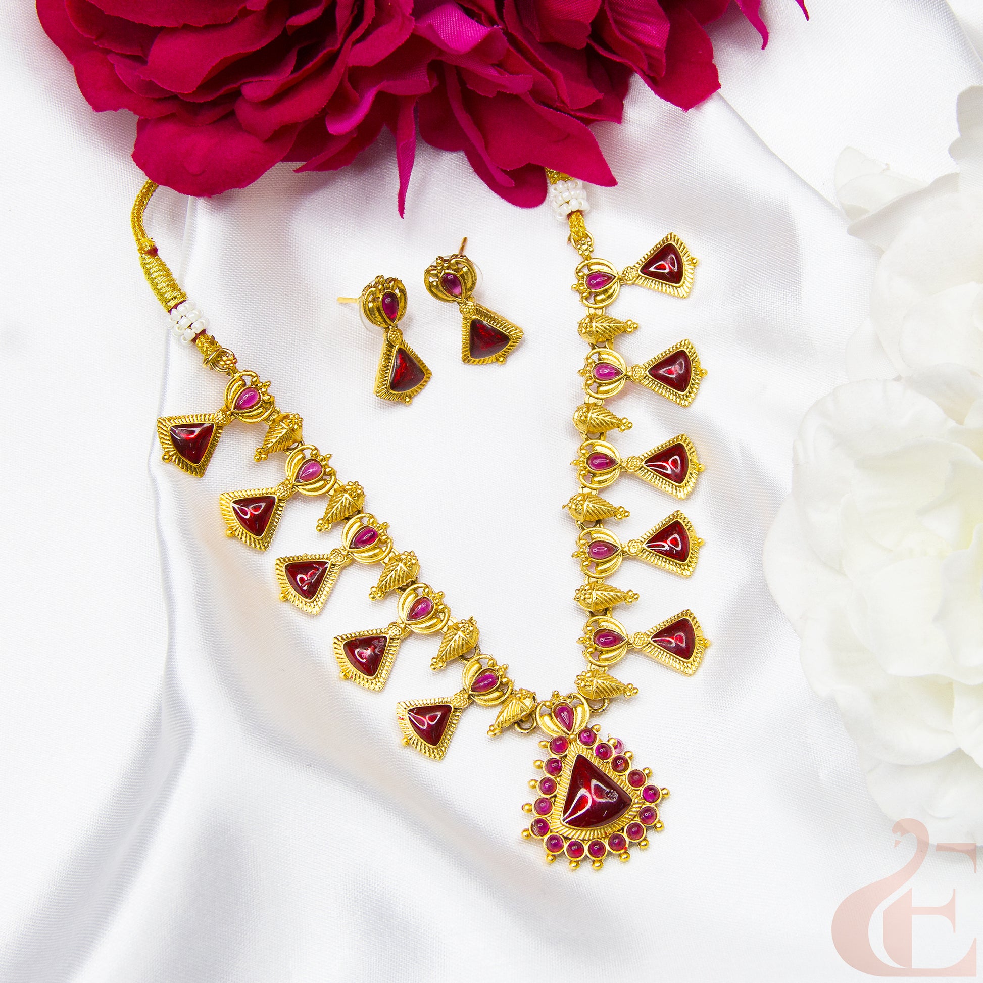 Top view of Antique Necklace & Earrings Ruby stones 122