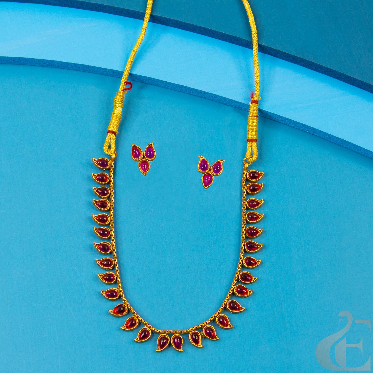 Top view of Antique Necklace & Earrings Ruby  stones 