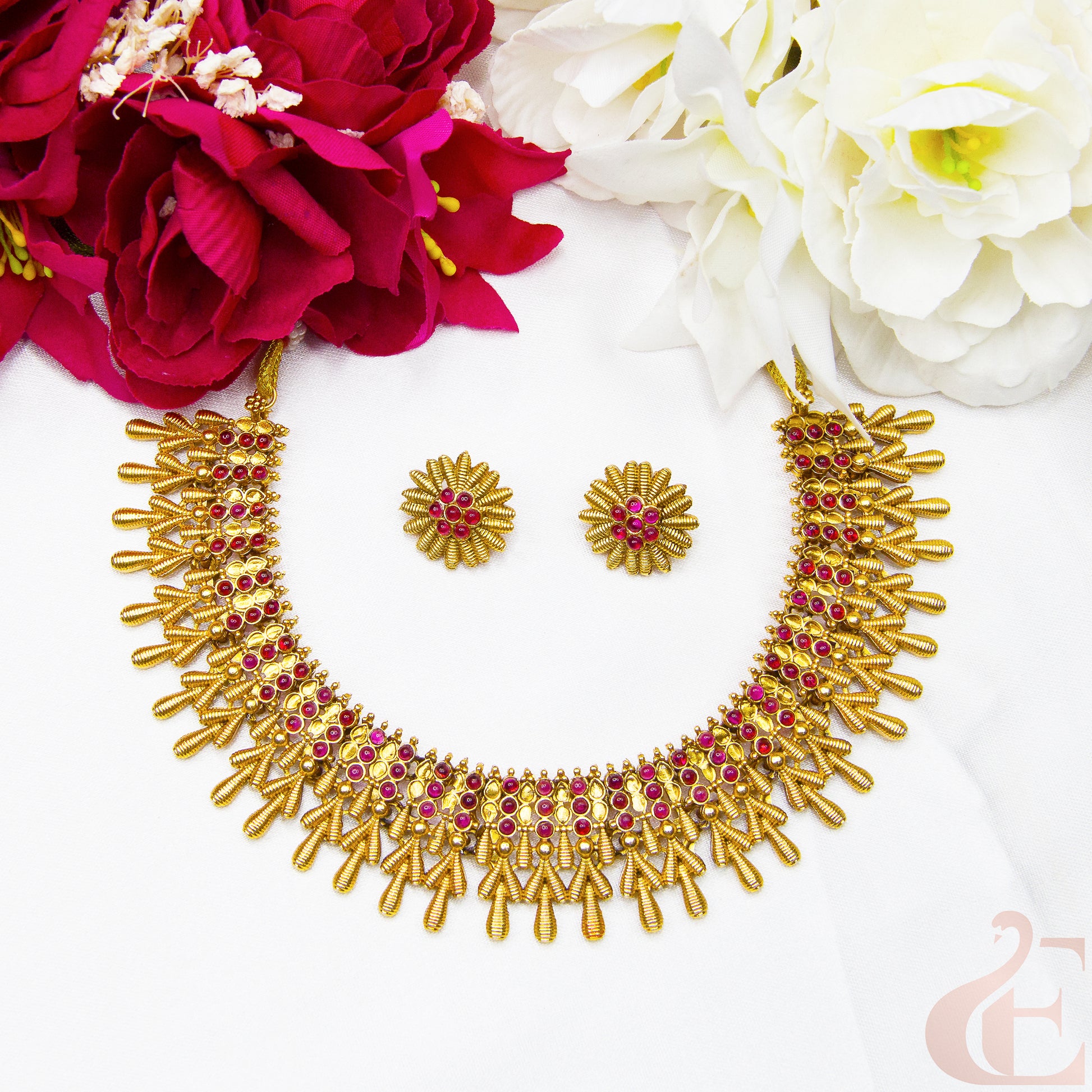 Top view of Antique Necklace & Earrings ruby stones 