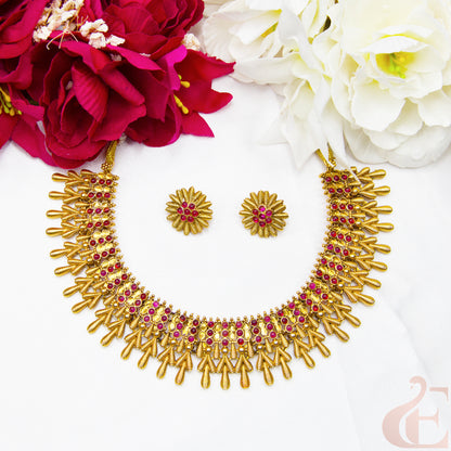 Top view of Antique Necklace & Earrings ruby stones 