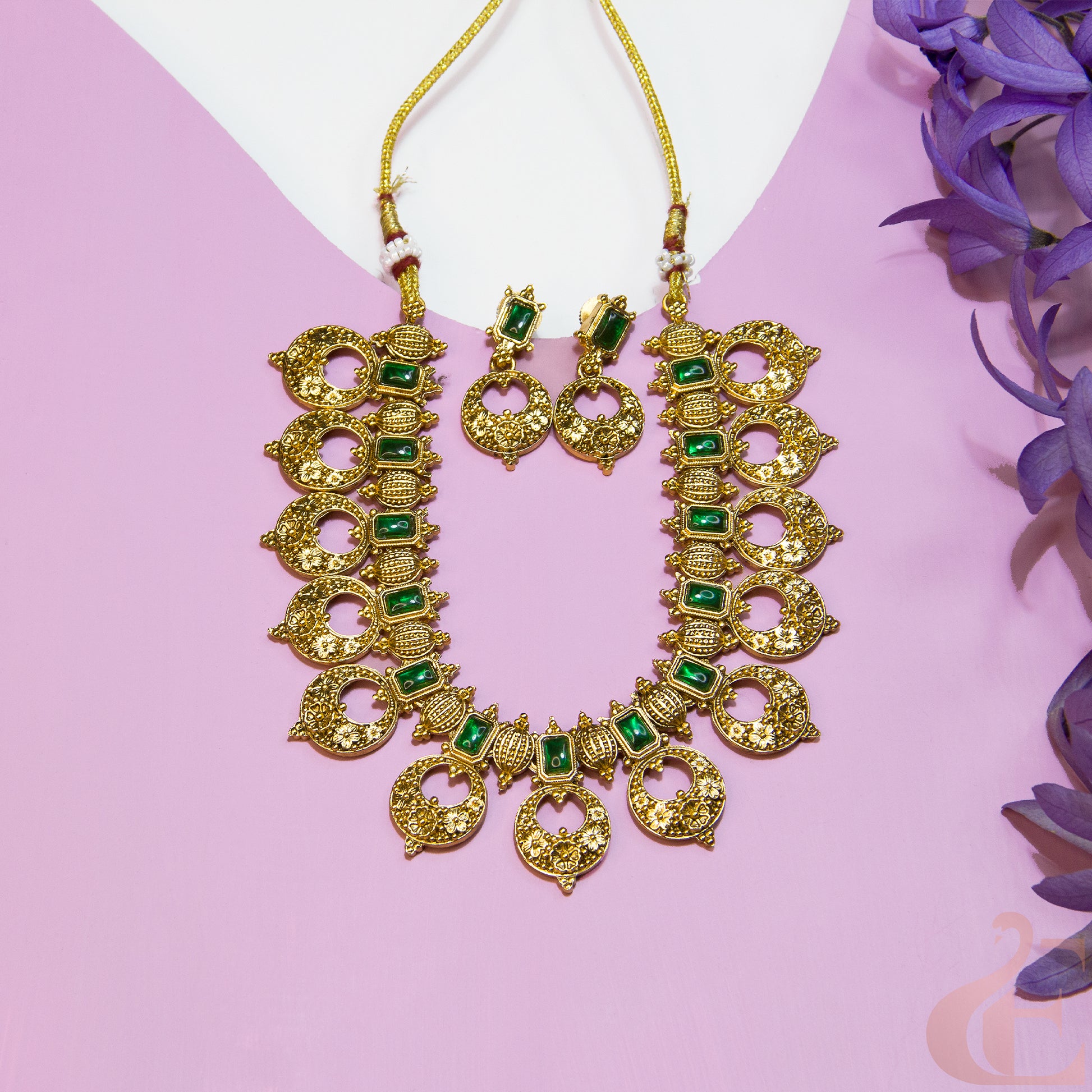 Top view of Antique Short Necklace & Earrings Green stones
