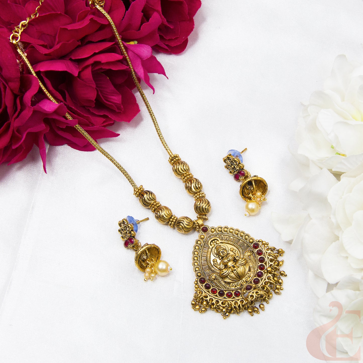 Top view of Antique Temple Necklace & Earrings 04 ruby stones