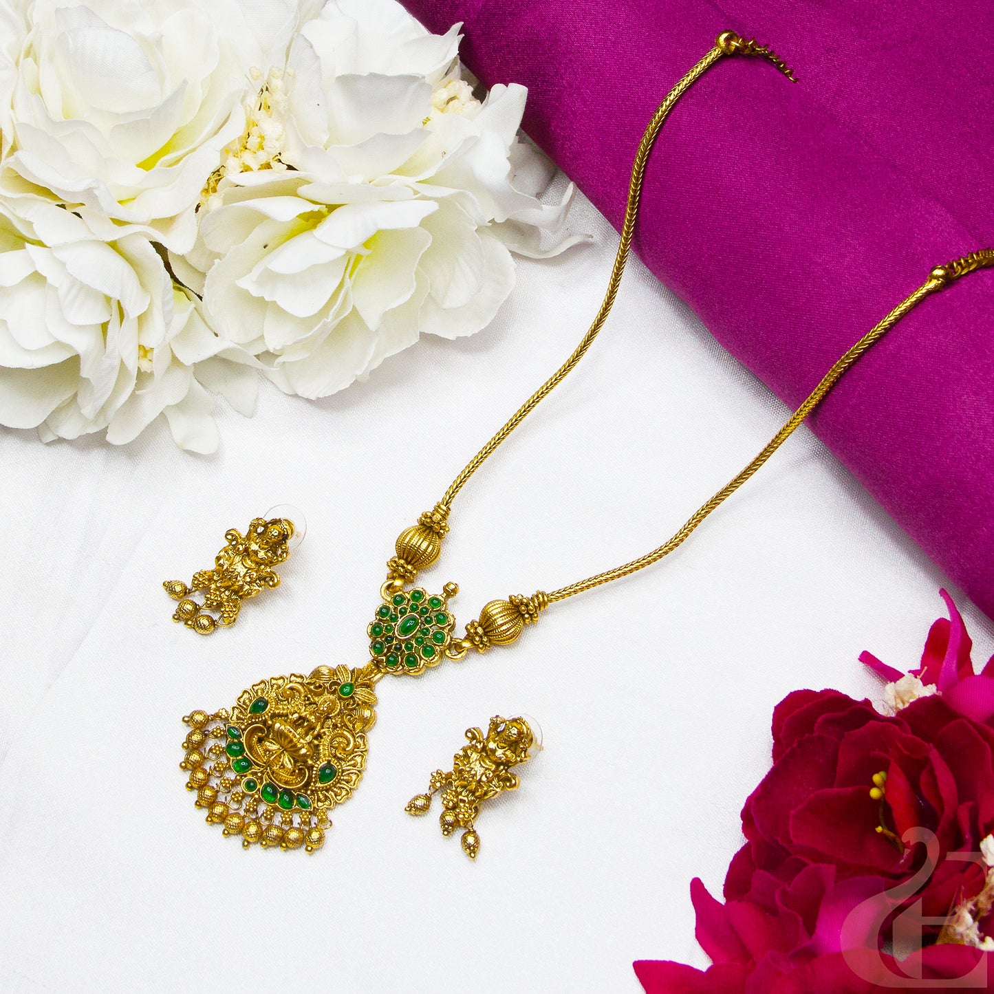 Top view of Antique Temple Necklace & Earrings Green stones 115