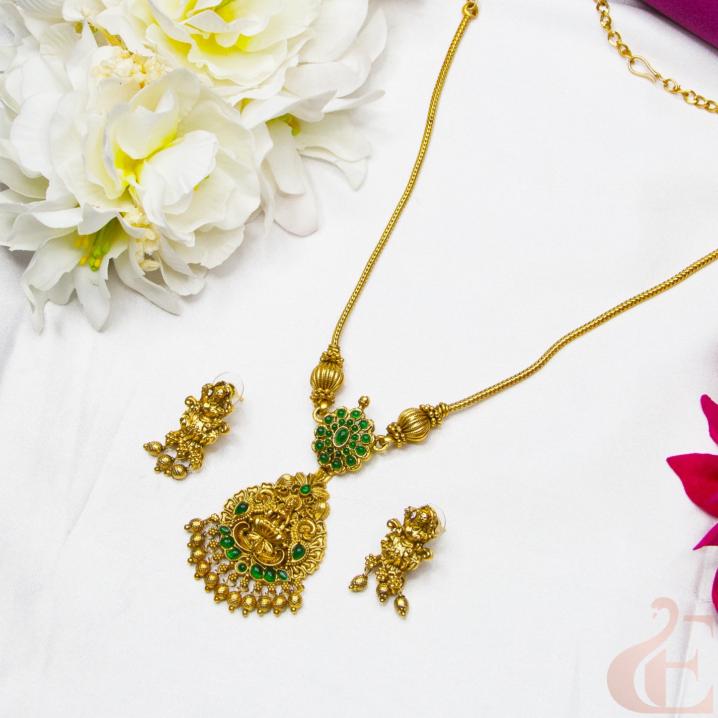 Top view of Antique Temple Necklace & Earrings Green stones 