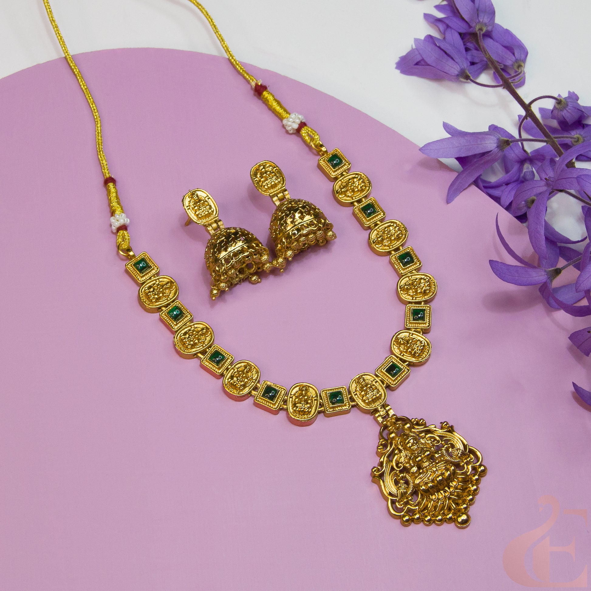 Top view of Antique Temple Necklace & Jhumka Green stones 