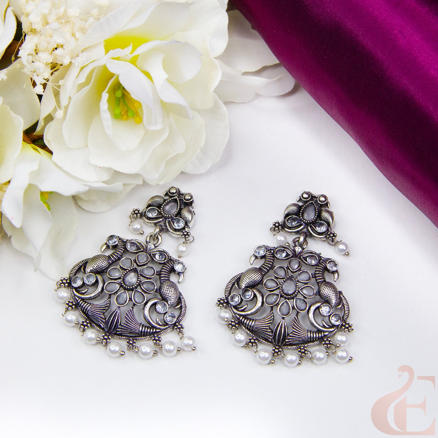 Top view of Elegant Oxidised silver earrings Off White Stone 11