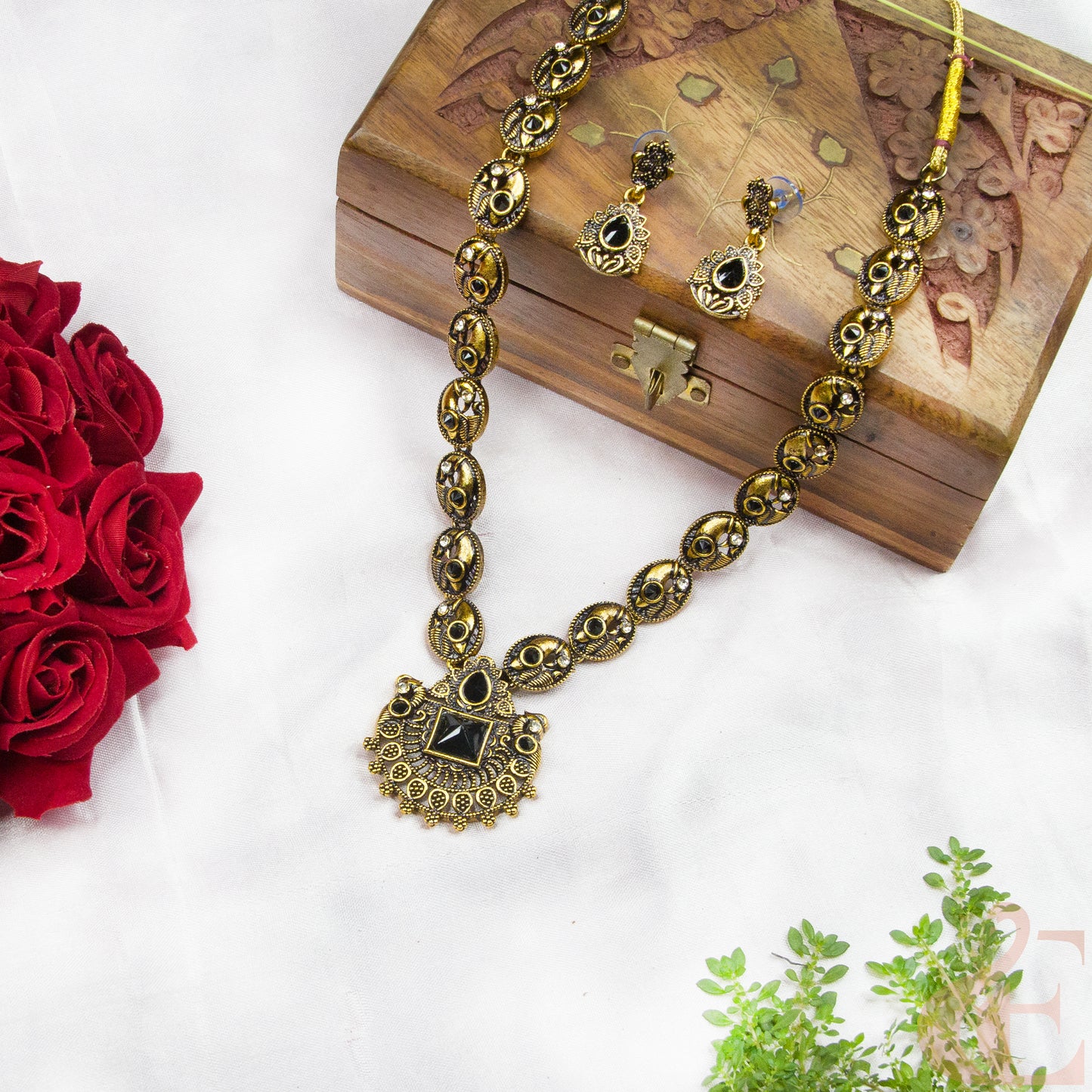 Mehndi Finish Necklace & Earrings 136