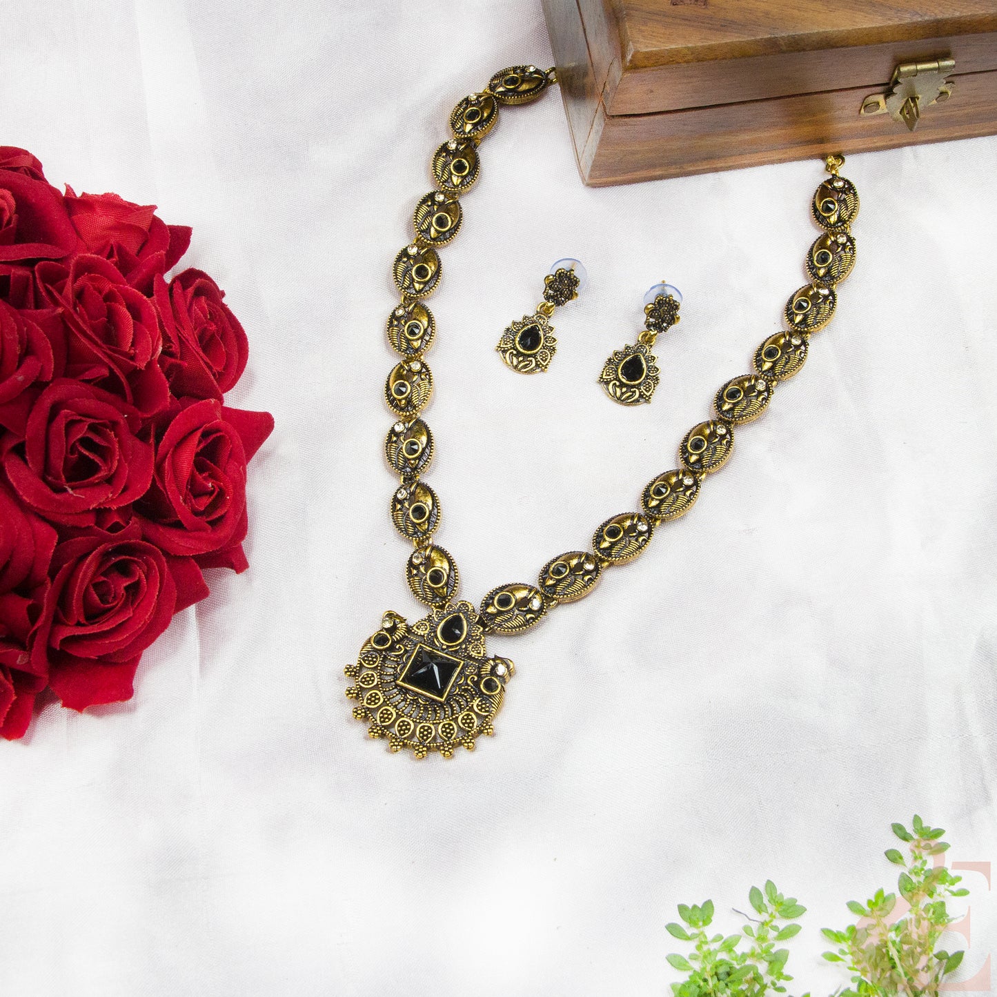 Mehndi Finish Necklace & Earrings 136