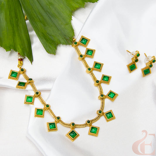 Top view of Kemp stone short Necklace with Earring Green Stones 04
