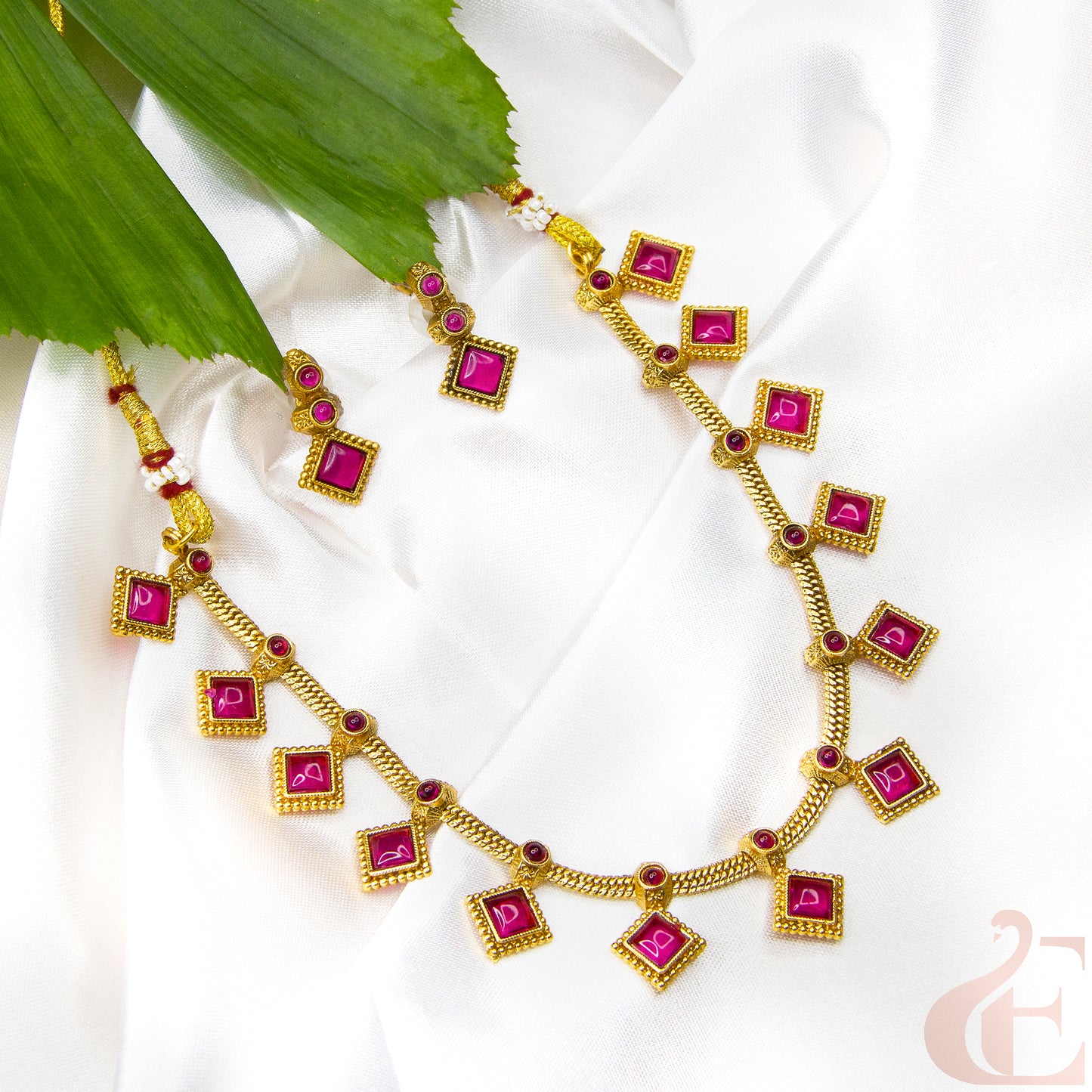 Top view of Kemp stone short Necklace with Earring Ruby Stones 04